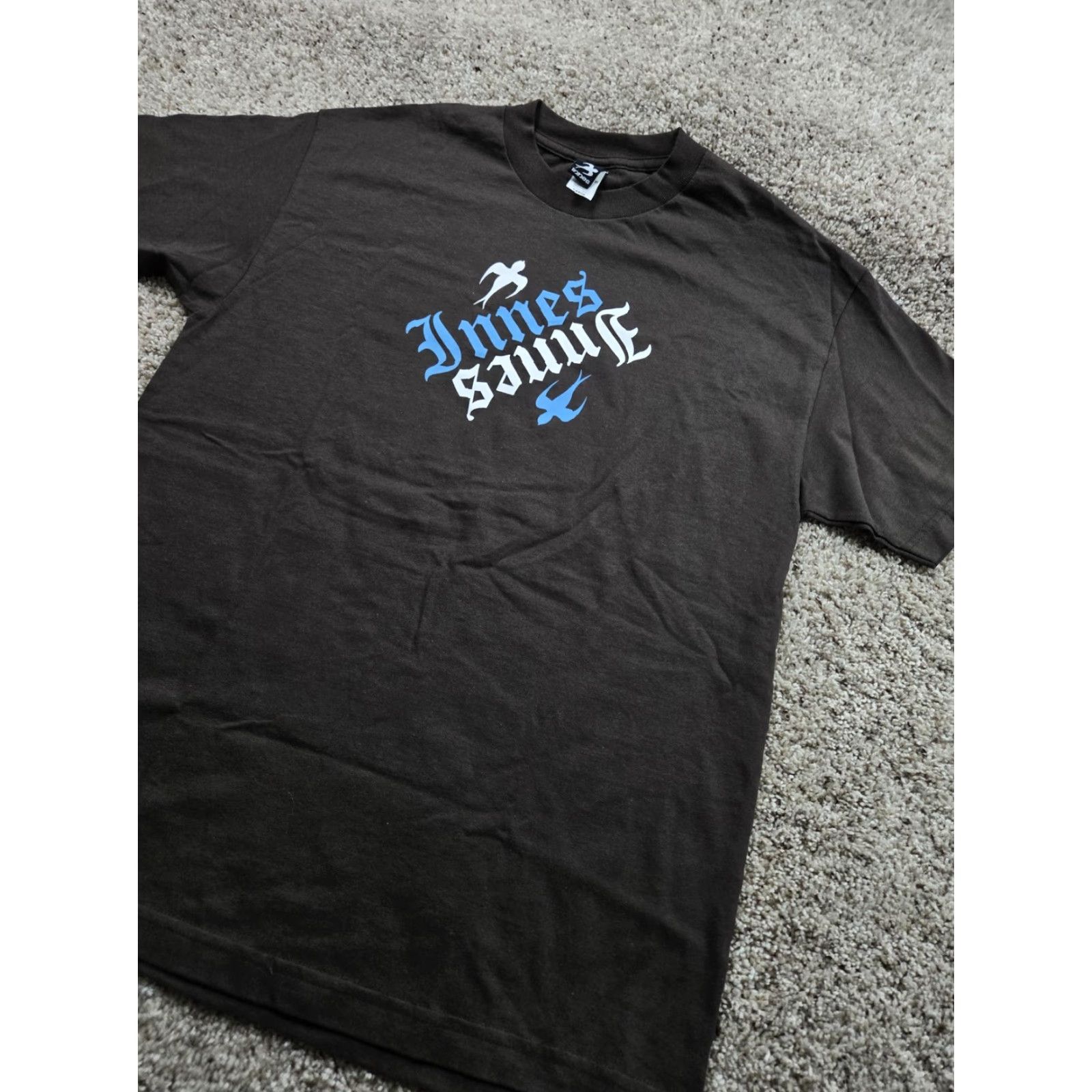 Vintage VINTAGE Innes Skateboards T Shirt Mens L Brown Blue Swallow Logo Graphic Y2K Size US L / EU 52-54 / 3 - 2 Thumbnail