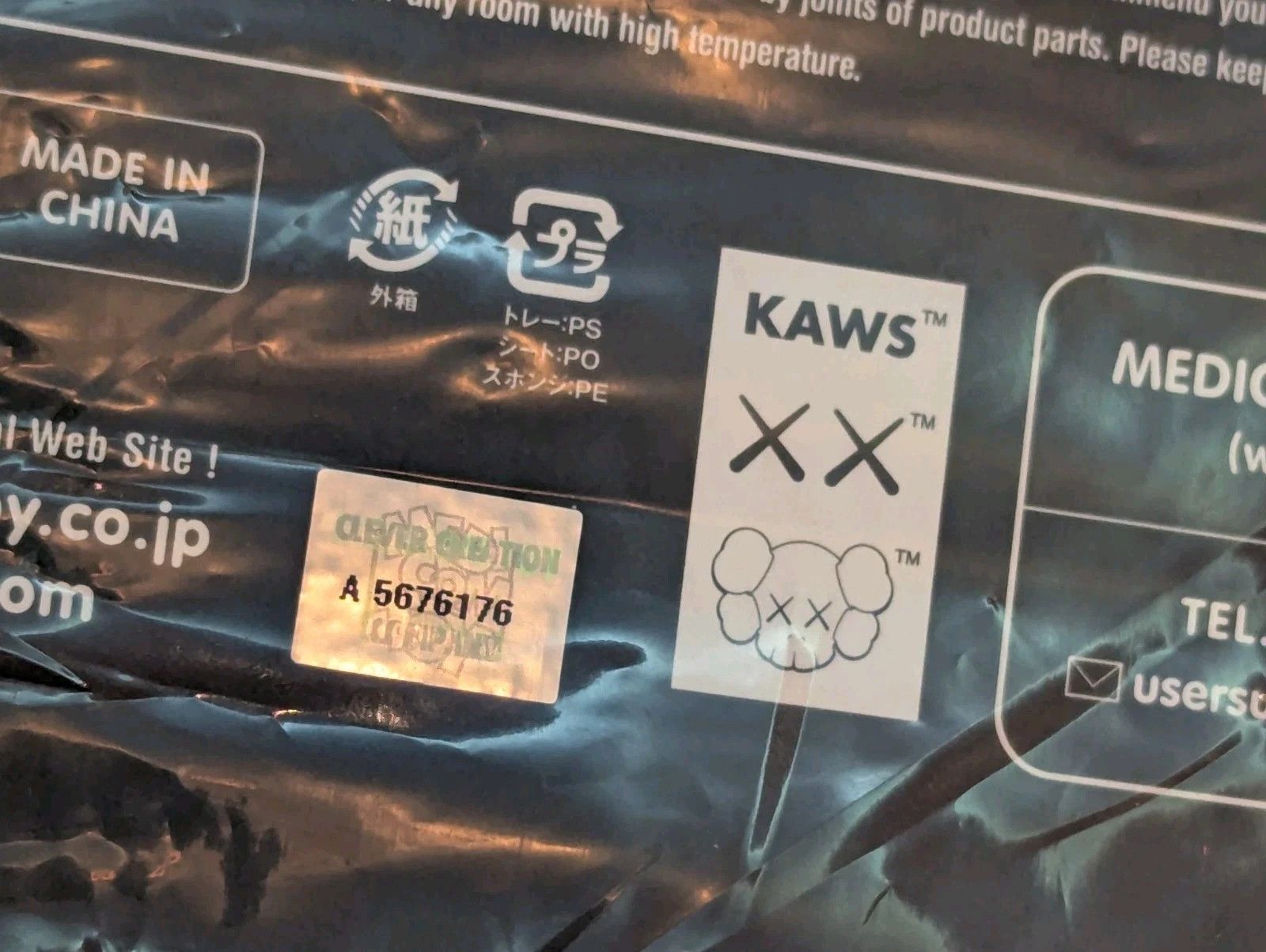 Kaws KAWS The Promise Vinyl Figure (Black) 2022 AUTHENTIC Size ONE SIZE - 5 Thumbnail