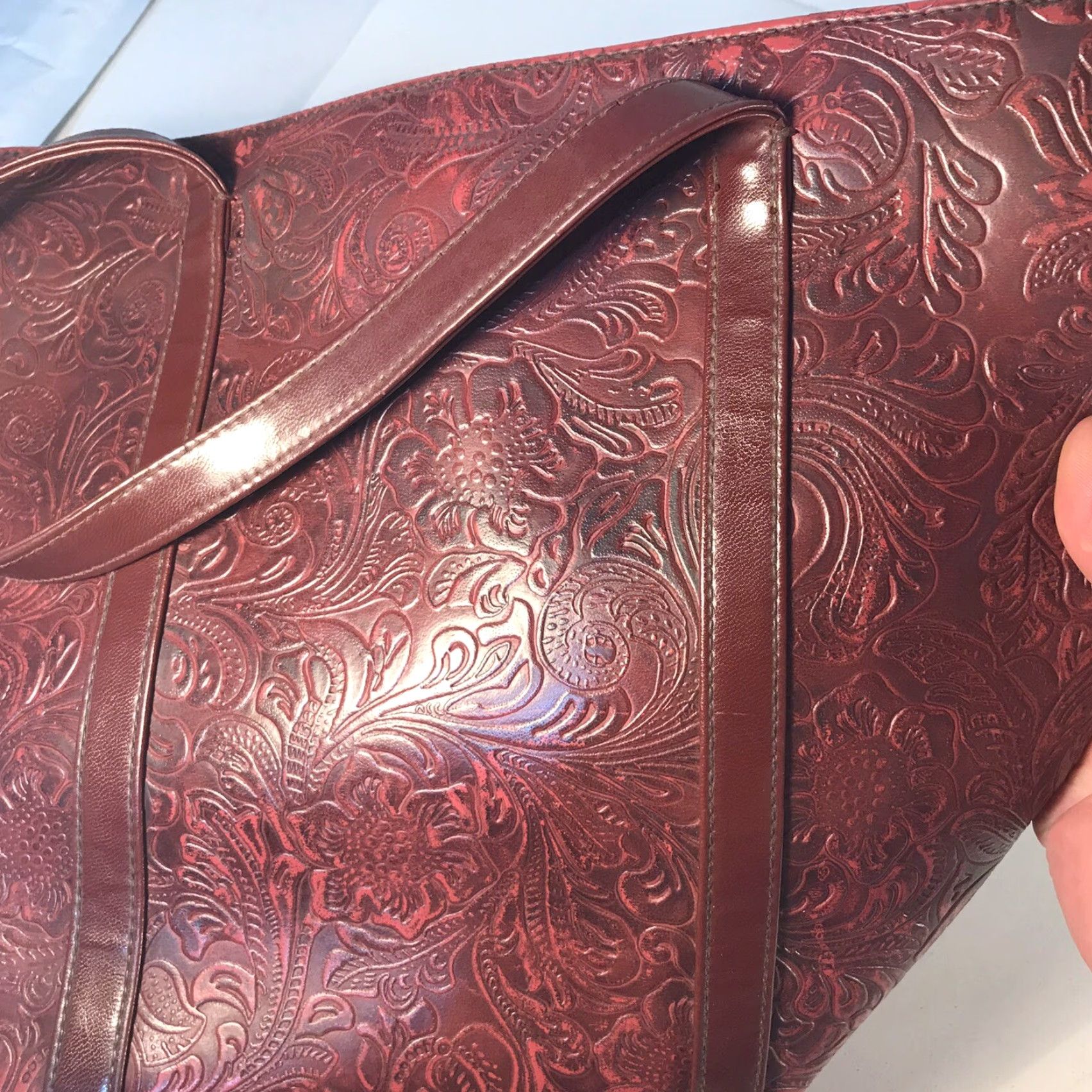 Victoria's Secret Victoria's Secret Women's Shoulder Bag Small Faux Leather Floral Paisley Burgundy EUC Size ONE SIZE - 6 Thumbnail