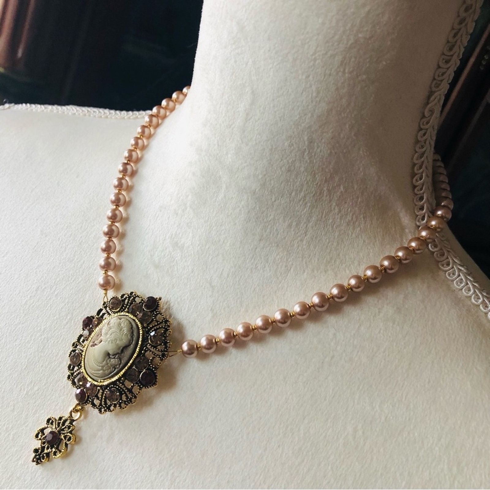 Handmade Handcrafted repurpose victorian lady cameo Pearl necklace Size ONE SIZE - 5 Thumbnail