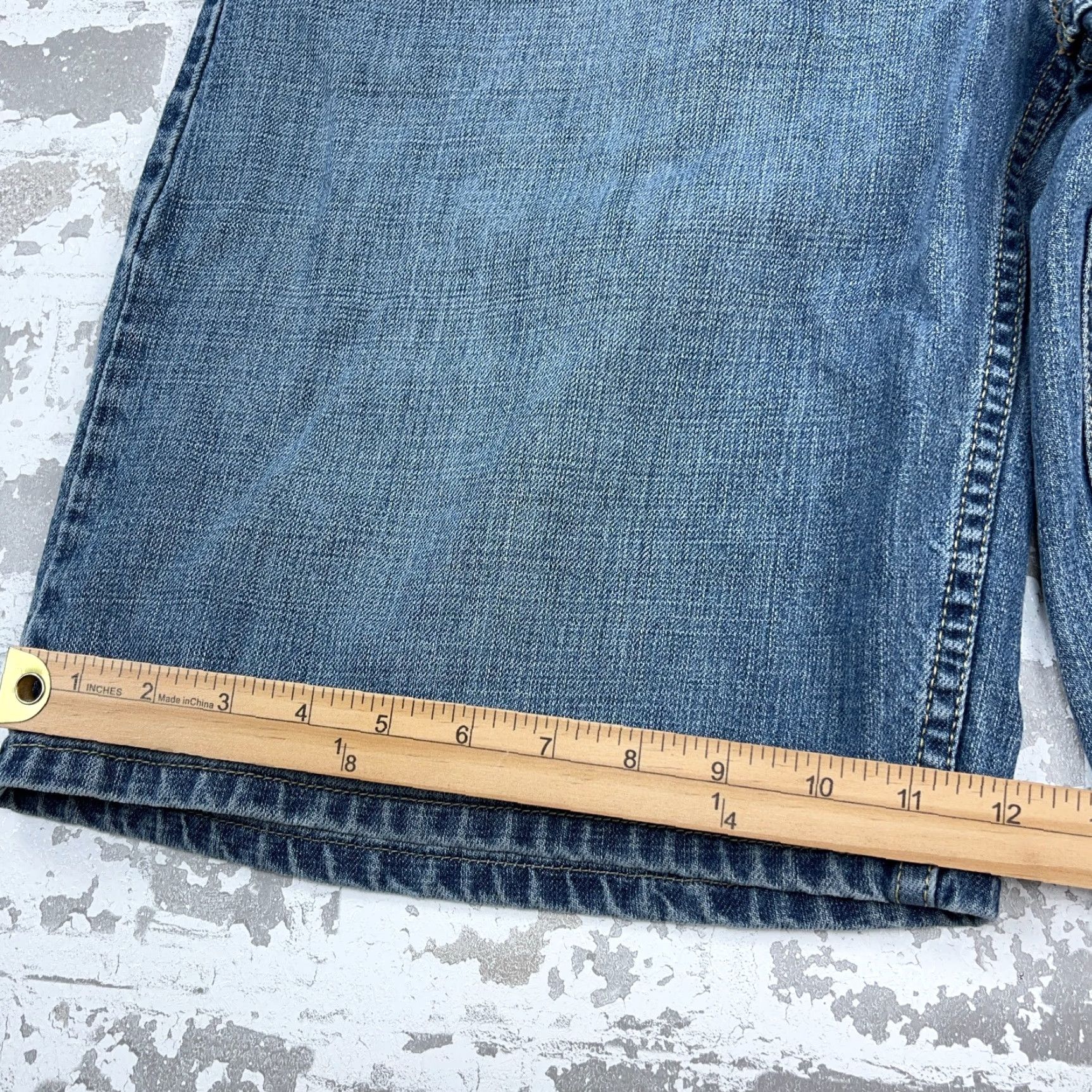Levi's VINTAGE Levi's 569 Shorts Mens 38 Loose Baggy Fit Medium Wash Denim Bermuda Jeans Y2K 90s Classic Mens Size US 38 / EU 54 - 6 Thumbnail