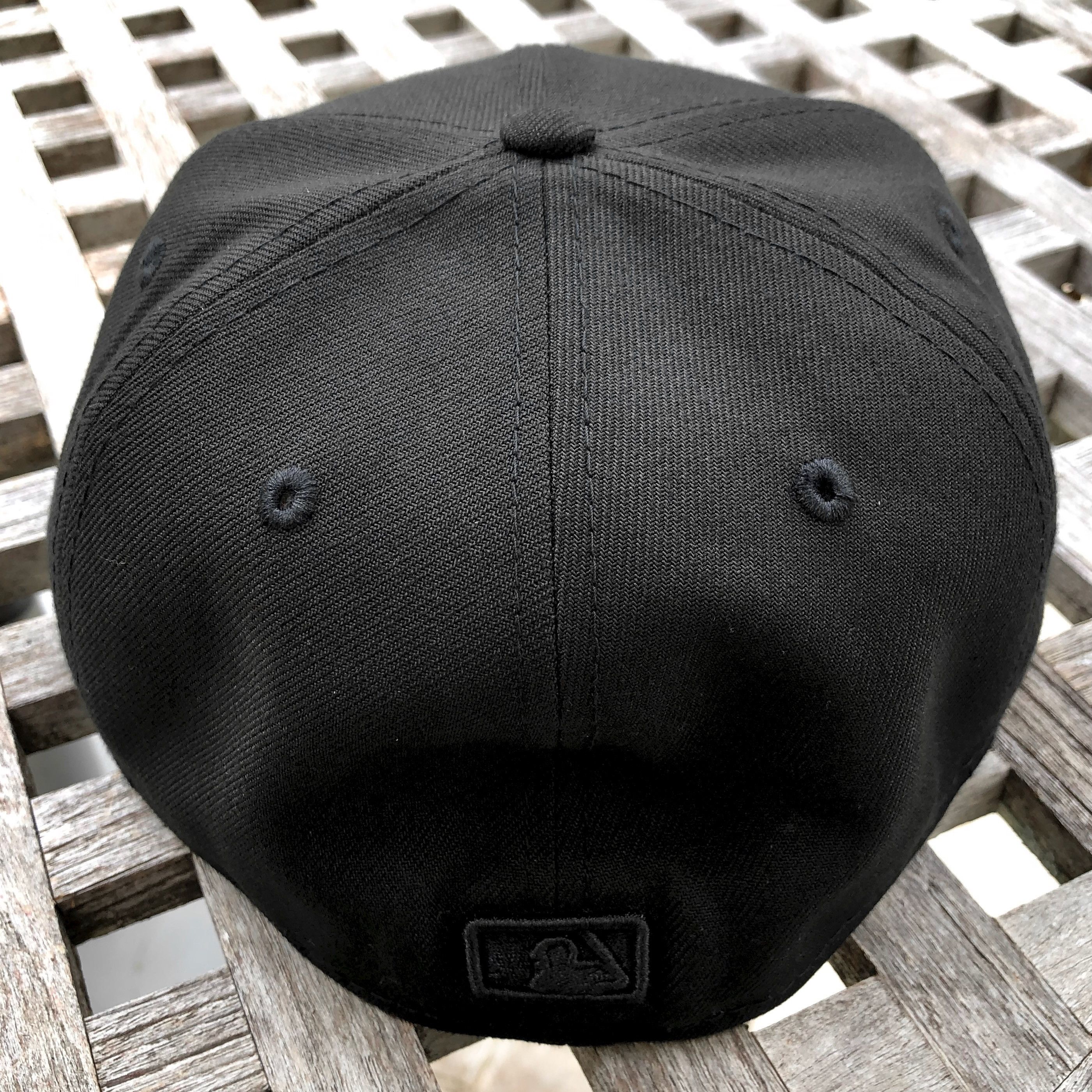 New Era Atlanta Braves Decatur Script Blackout 59FIFTY Hat 7 1/8 Size ONE SIZE - 3 Thumbnail