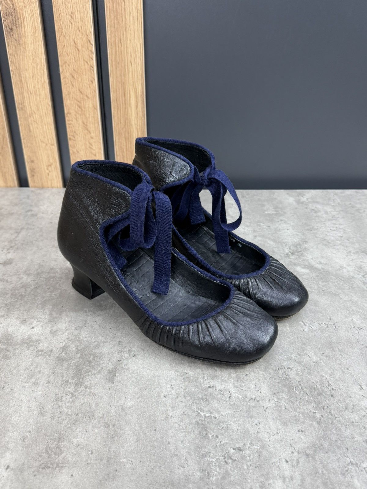 Vintage Chie Mihara Black Leather Ribbon Heels Pumps Size 39 Size US 9 / IT 39 - 8 Thumbnail