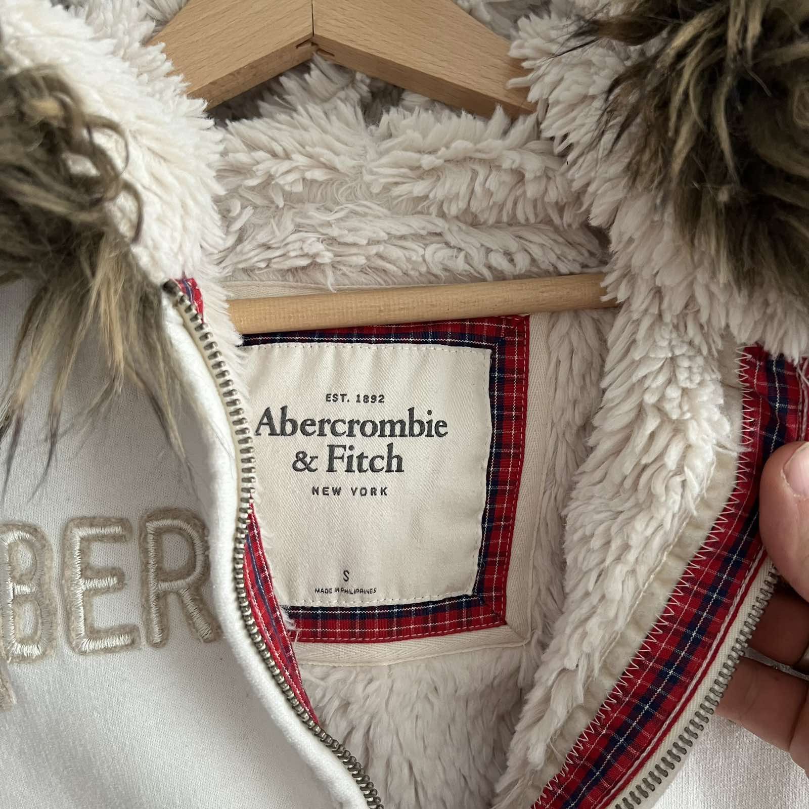 Abercrombie & Fitch Abercrombie & Fitch navy zip up hoodie with fur hood Size S / US 4 / IT 40 - 4 Thumbnail