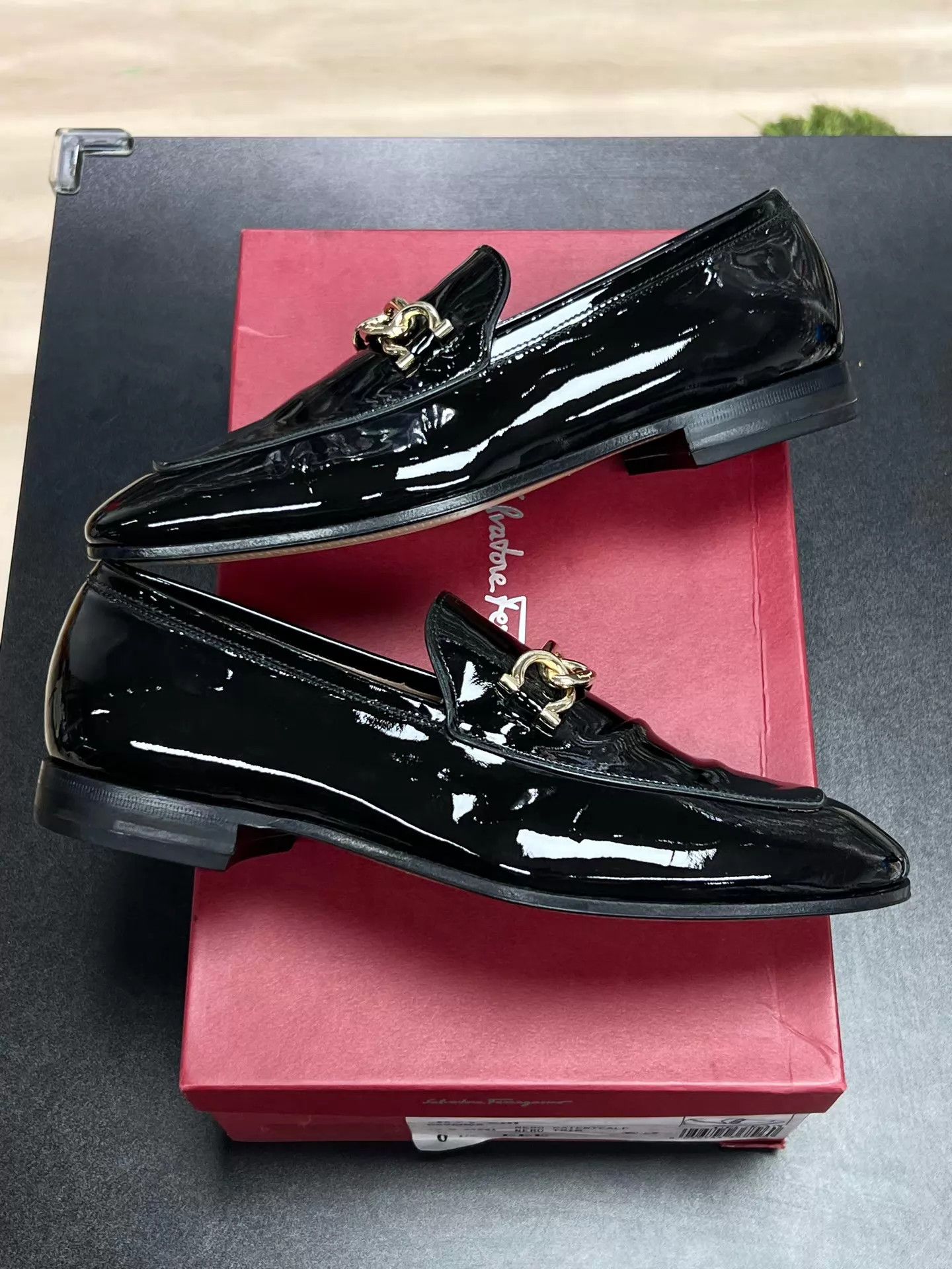 Salvatore Ferragamo Ferragamo GANCINI Patent Leather Loafer 39.5 Near Mint Size US 9 / IT 39 - 4 Thumbnail