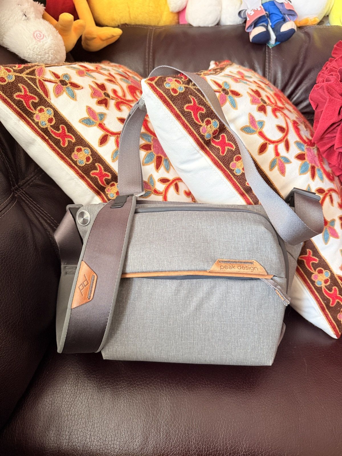 Other Peak Design Ash Gray Everyday Sling 3L Camera Bag Size ONE SIZE - 1 Thumbnail