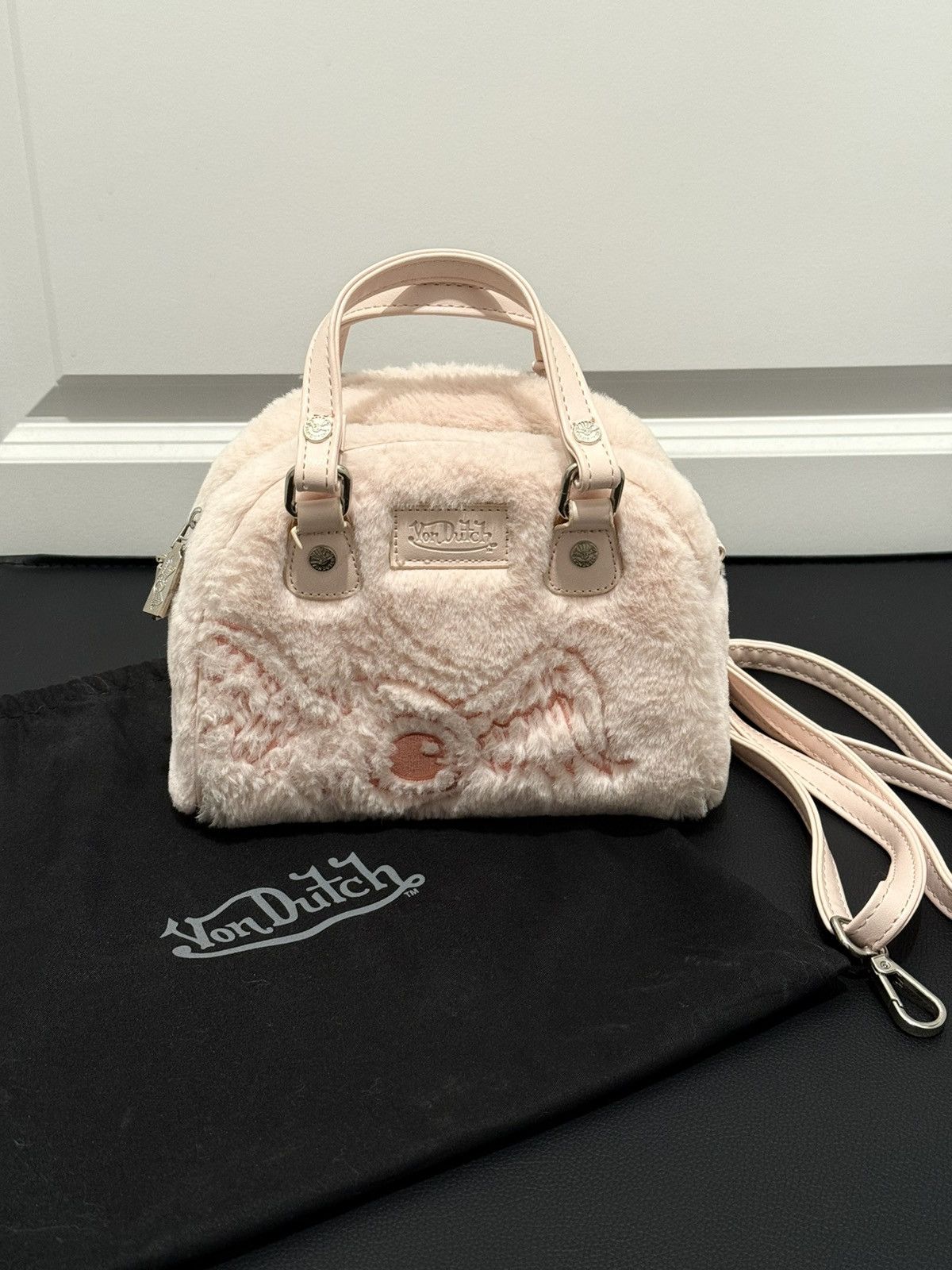 Von Dutch VON DUTCH LIGHT PINK FUR BOWLING BAG Size ONE SIZE - 1 Thumbnail