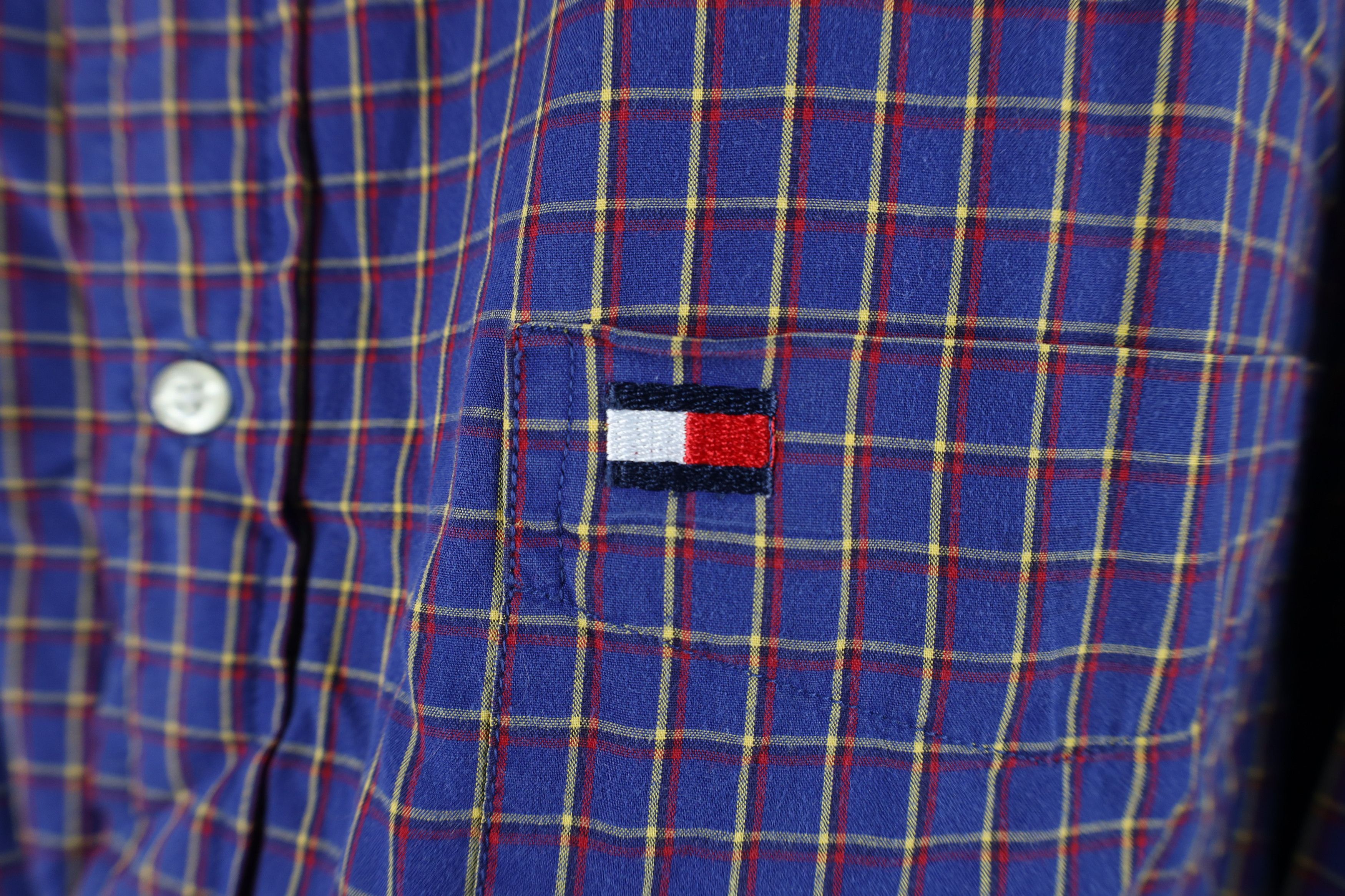 Tommy Hilfiger Vintage 90s Tommy Hilfiger Button Shirt Plaid Cotton Size US L / EU 52-54 / 3 - 4 Thumbnail