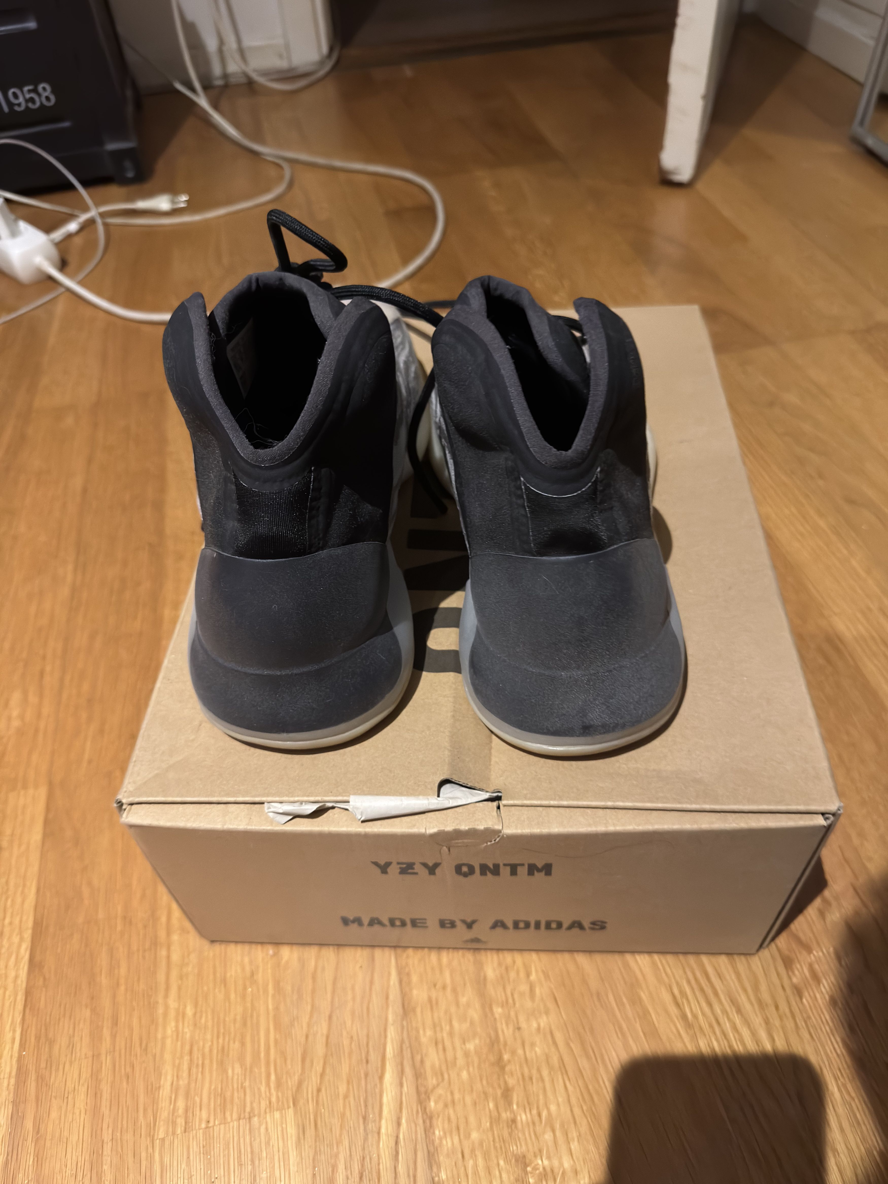 Yeezy Yeezy Qntm Lifestyle Size US 9.5 / EU 42-43 - 3 Thumbnail