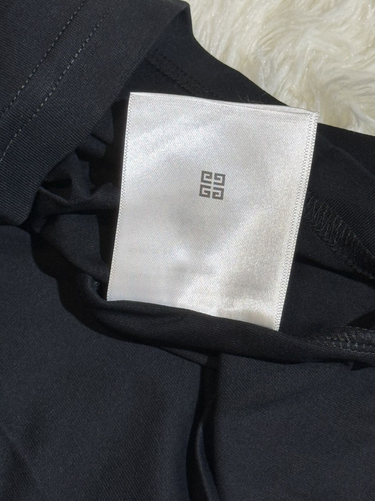 Givenchy Givenchy black t shirt Size US L / EU 52-54 / 3 - 6 Thumbnail