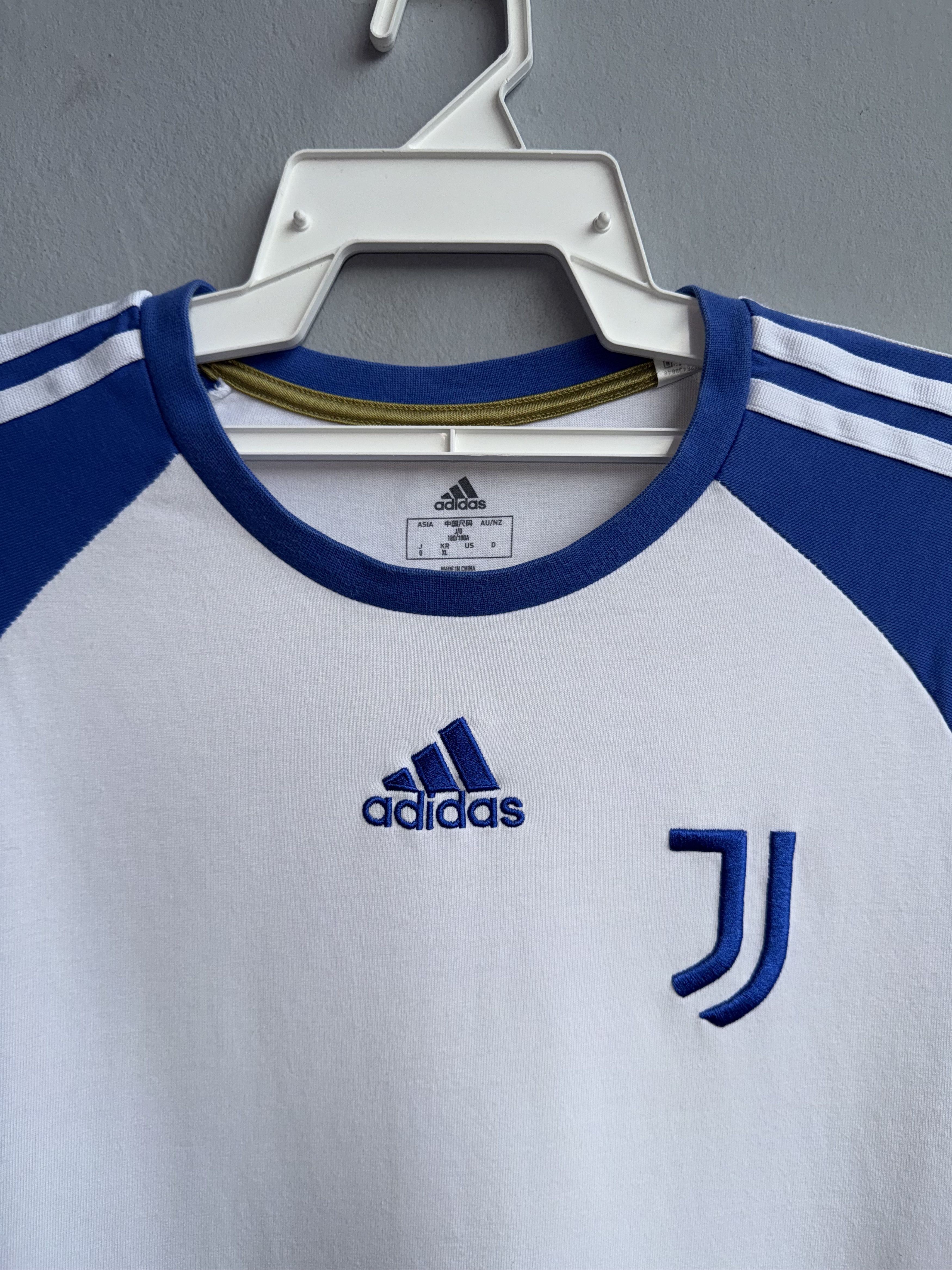 Adidas Juventus Adidas Teamgiest Crew Shirt Size US L / EU 52-54 / 3 - 4 Thumbnail