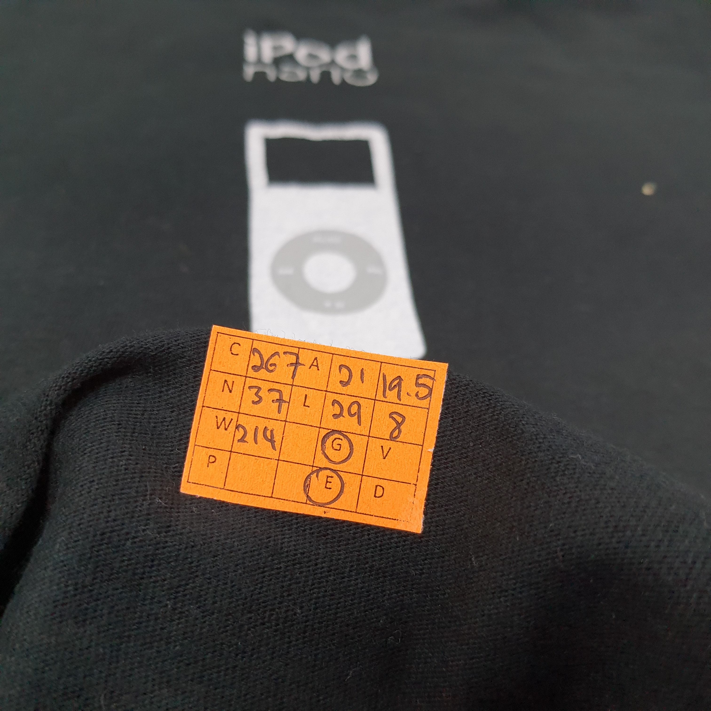 Vintage Vintage Apple Product iPod Nano Tshirt C267N37 Size US L / EU 52-54 / 3 - 8 Thumbnail
