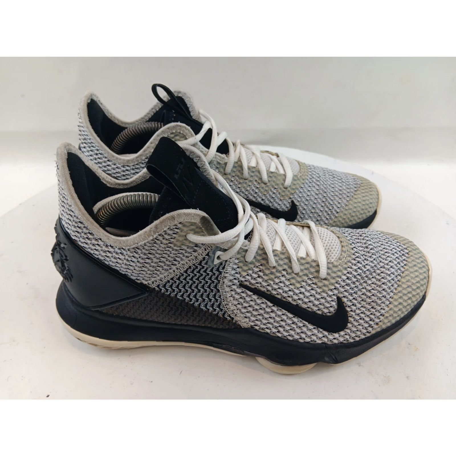 Nike Nike LeBron Witness 4 Sneaker Men’s 9.5 Black White BV7427-101 Mens Shoes Size ONE SIZE - 7 Thumbnail