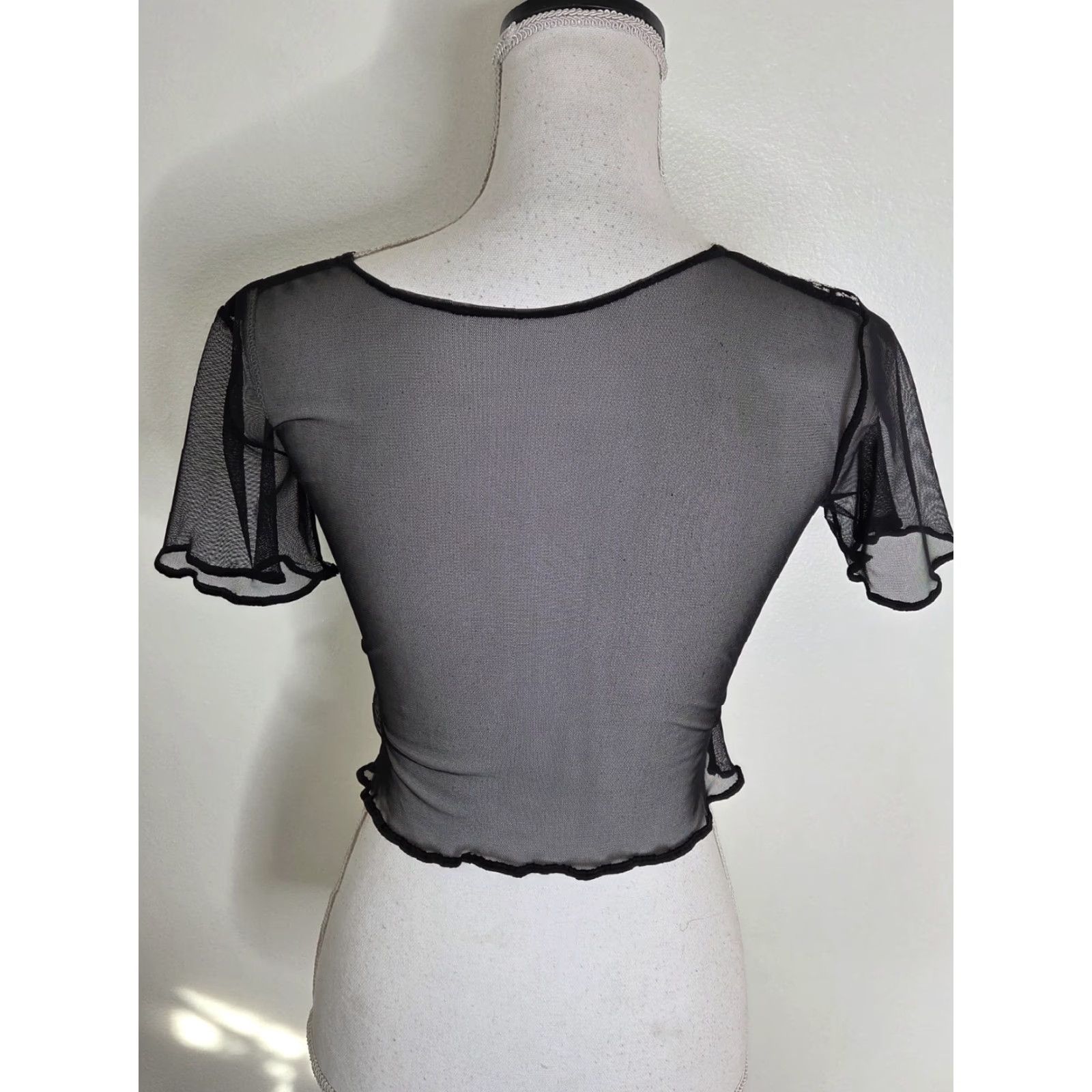 Vintage VINTAGE Y2k Black Sheer Crop Top Floral Embroidered Short Sleeve V Neck Wrap XS Blouse Womens Size XS / US 0-2 / IT 36-38 - 4 Thumbnail