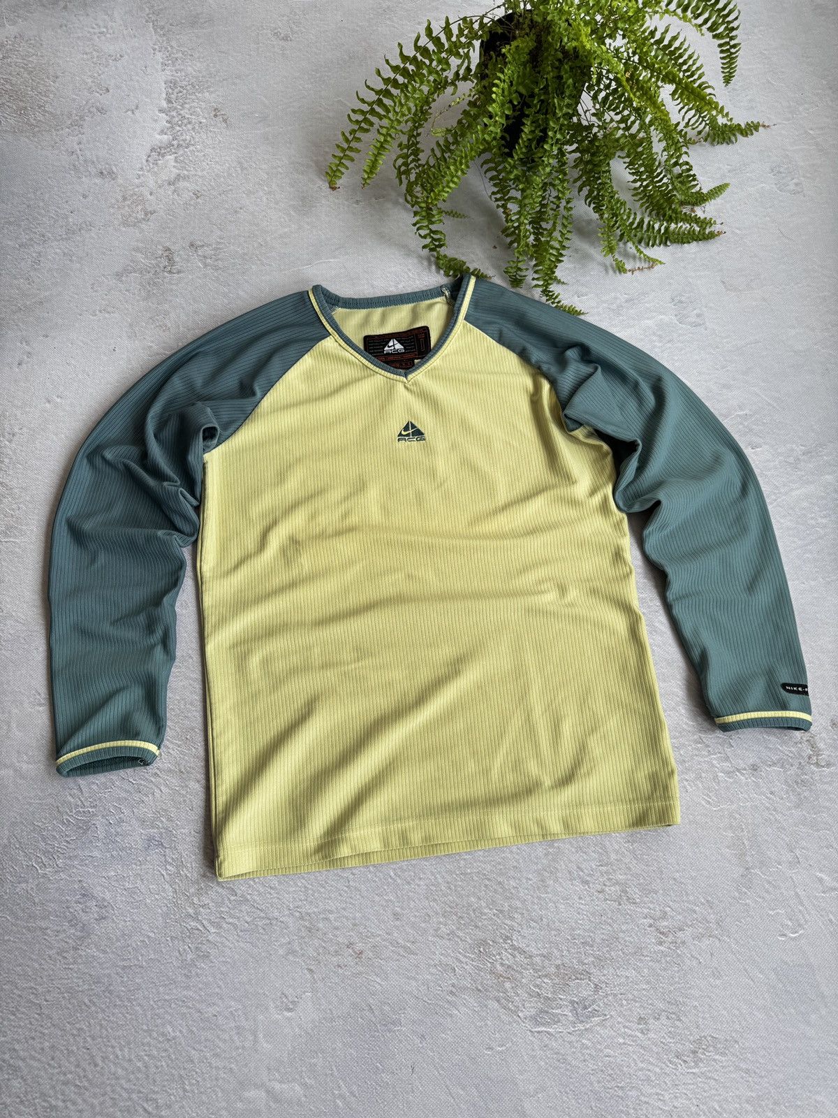 Nike Vintage Nike ACG Longsleeve T-Shirt Central Logo ACG Size US S / EU 44-46 / 1 - 2 Thumbnail