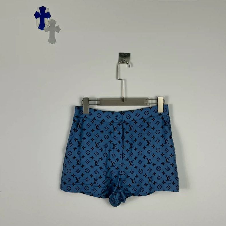 Louis Vuitton Louis Vuitton Full logo silk shorts Size US 36 / EU 52 - 1 Thumbnail