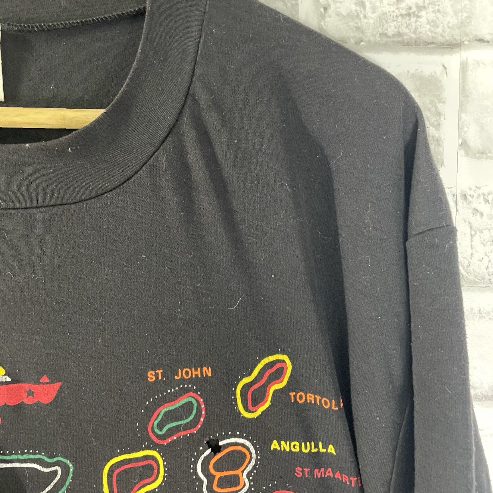 Vintage VINTAGE Unbranded Graphic Tee Caribbean Islands Cotton Blend Black Mens Medium Single Stitch Size US M / EU 48-50 / 2 - 2 Thumbnail