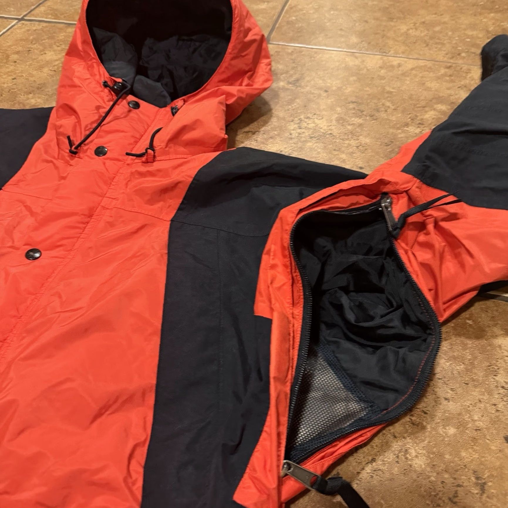 The North Face VINTAGE The North Face Mountain Light Gore-Tex Jacket Mens M USA Mango Orange VTG Rare Windbreaker Water Resistant Size US M / EU 48-50 / 2 - 5 Thumbnail