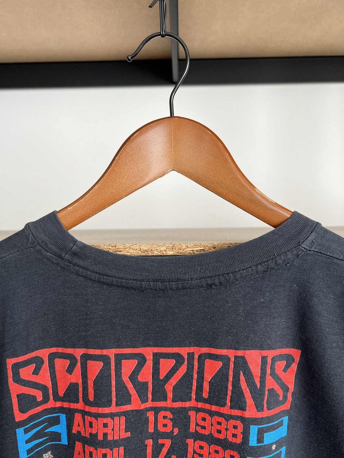 Band Tees Vintage 1988 Scorpions USSR Moscow Tour 80s Black T-shirt Size US L / EU 52-54 / 3 - 17 Thumbnail