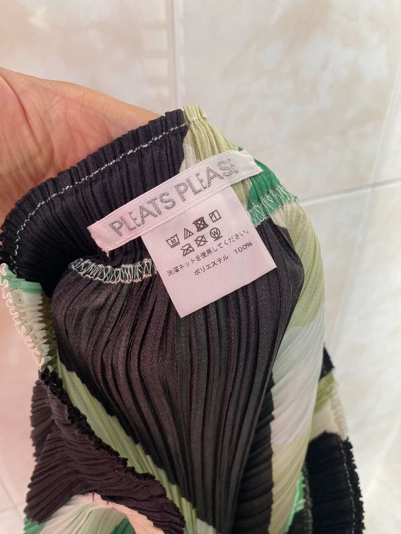 Issey Miyake Issey Miyake size:3 Black and green pleated skirt Size 31" - 3 Thumbnail