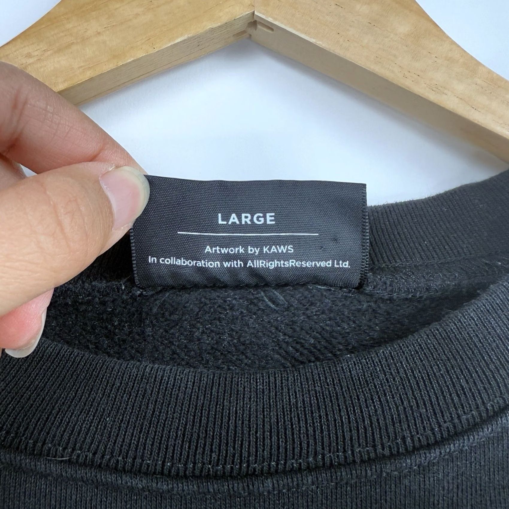 Kaws VINTAGE KAWS Holiday Indonesia Sweatshirt Mens Large Black Streetwear Size US L / EU 52-54 / 3 - 4 Thumbnail