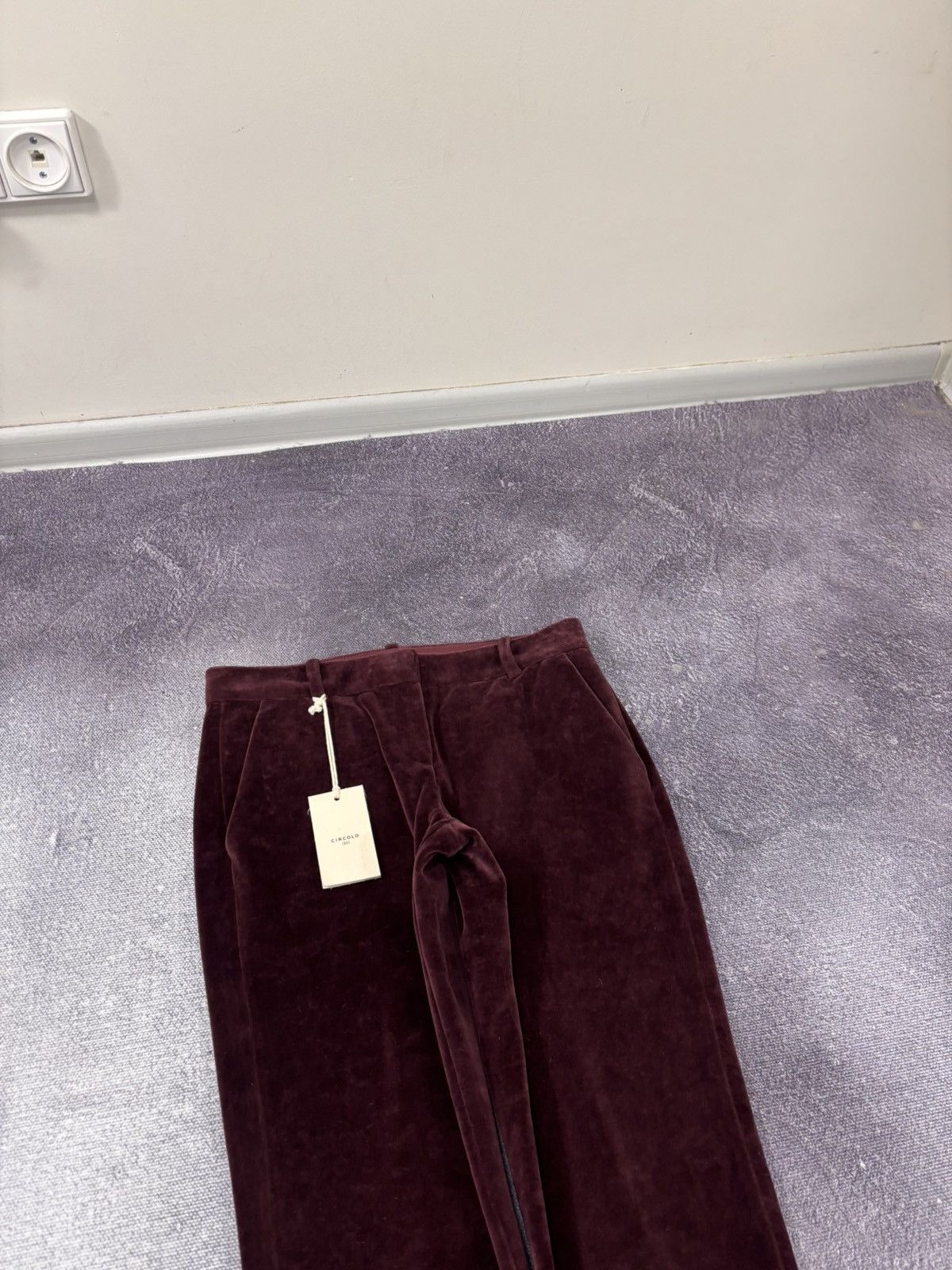 Circolo 1901 Circolo 1901 Women’s NWT Dark Burgundy Velour Chino Pants Size 27" / US 4 / IT 40 - 4 Thumbnail