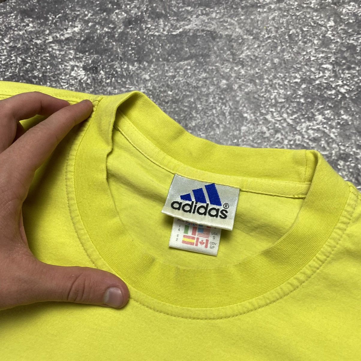 Adidas × Vintage Vintage Adidas Big Centre Logo 90’s Streetwear tee Size US S / EU 44-46 / 1 - 5 Thumbnail