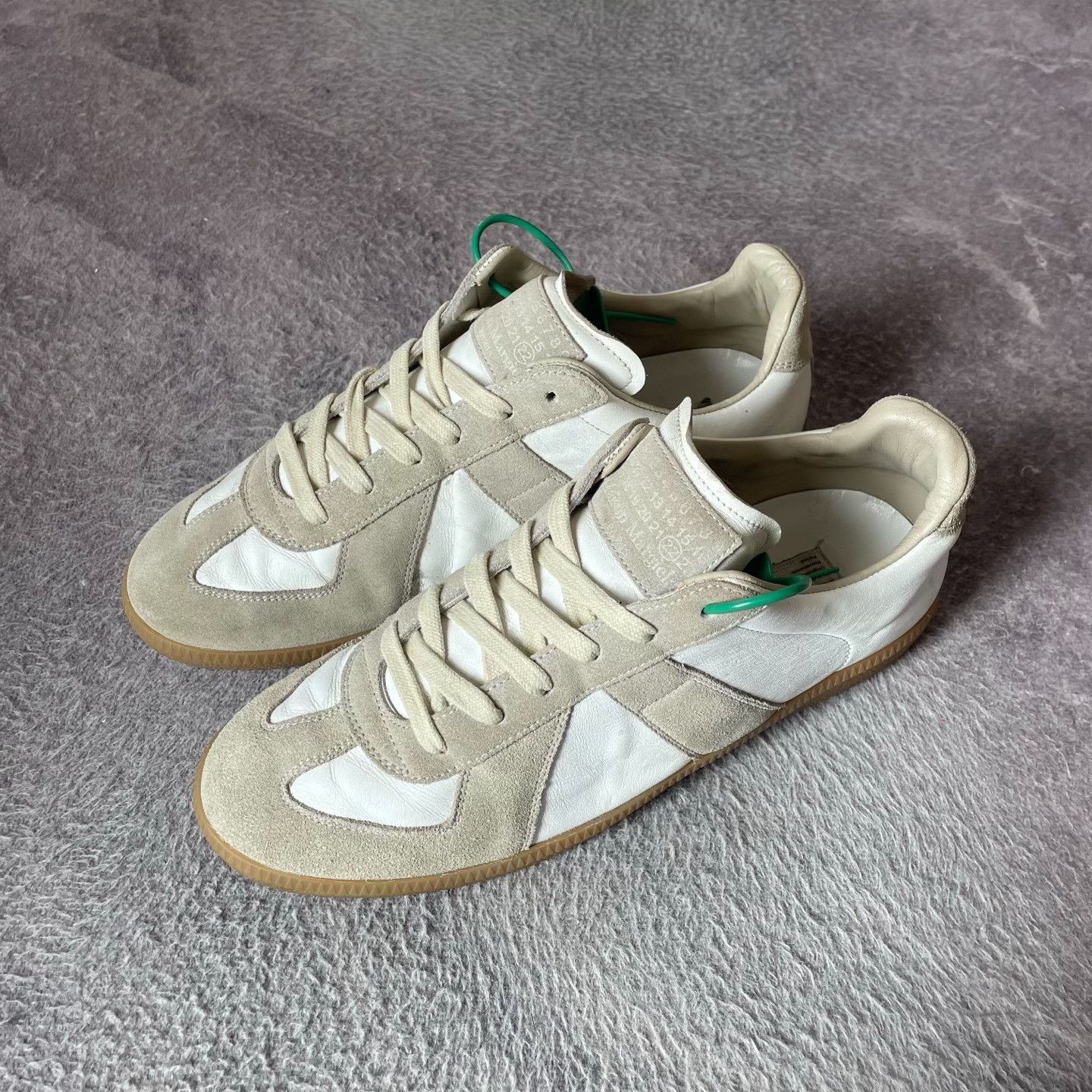 Gucci Gucci White Lowtop Sneakers S Men Size US 10 / EU 43 - 1 Thumbnail