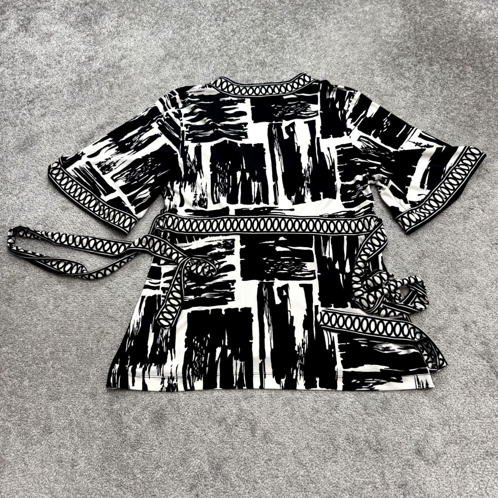 Bcbgmaxazria BCBMaxazria Kimono Tunic Wrap Top Womens XL Multicolor Abstract Blouse Belted 3/4 Sleeve V-Neck Casual Shine Size XL / US 12-14 / IT 48-50 - 2 Thumbnail