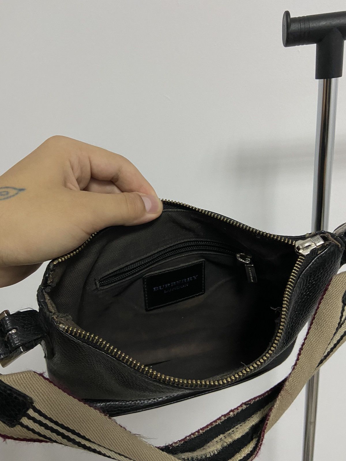 Burberry × Vintage Burberry Small Logo Vintage Leather Bag Luxury Size ONE SIZE - 9 Thumbnail