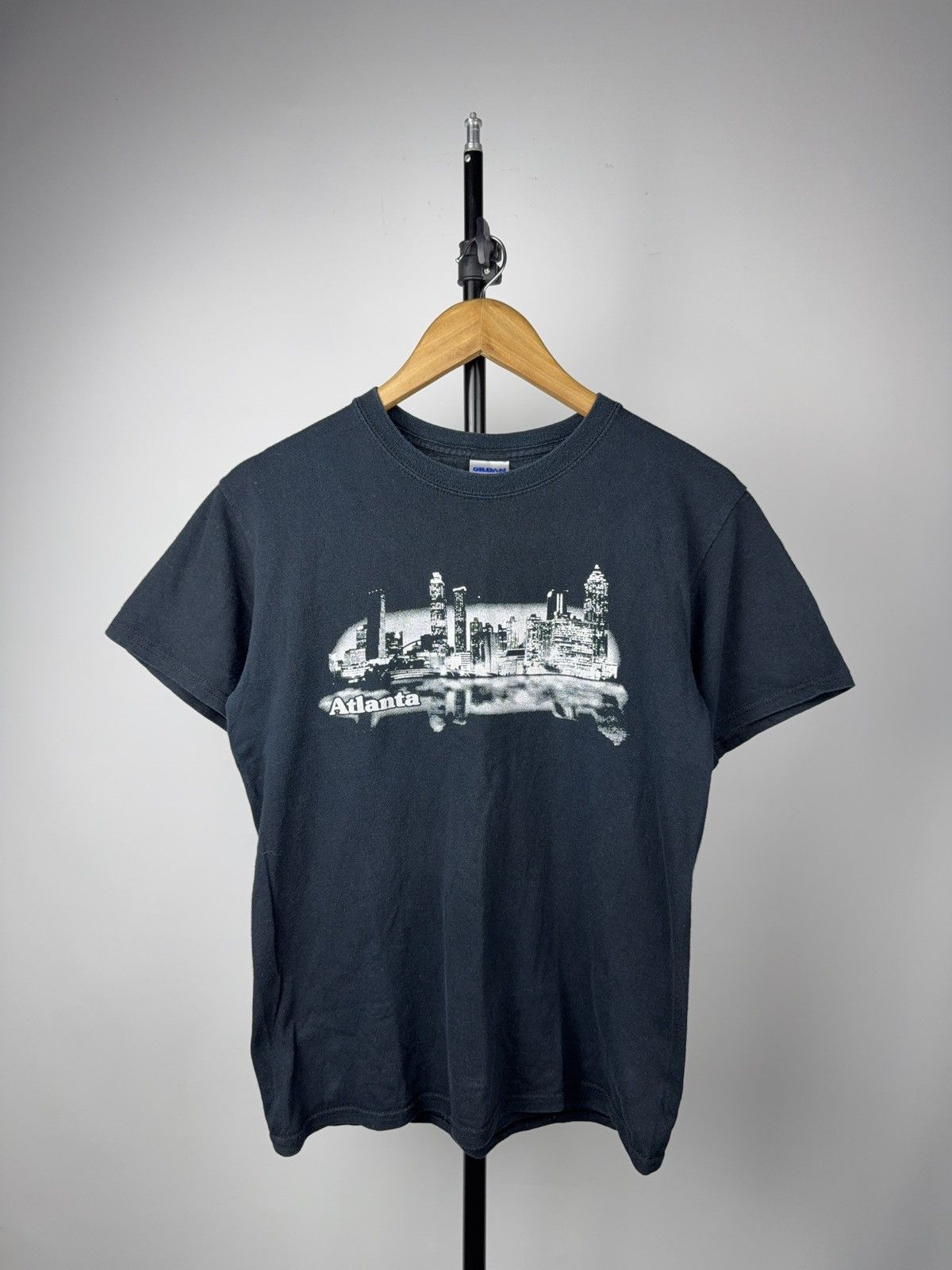 Vintage Vintage 00s Y2K Retro USA Atlanta Logo city t shirt Size US S / EU 44-46 / 1 - 1 Thumbnail