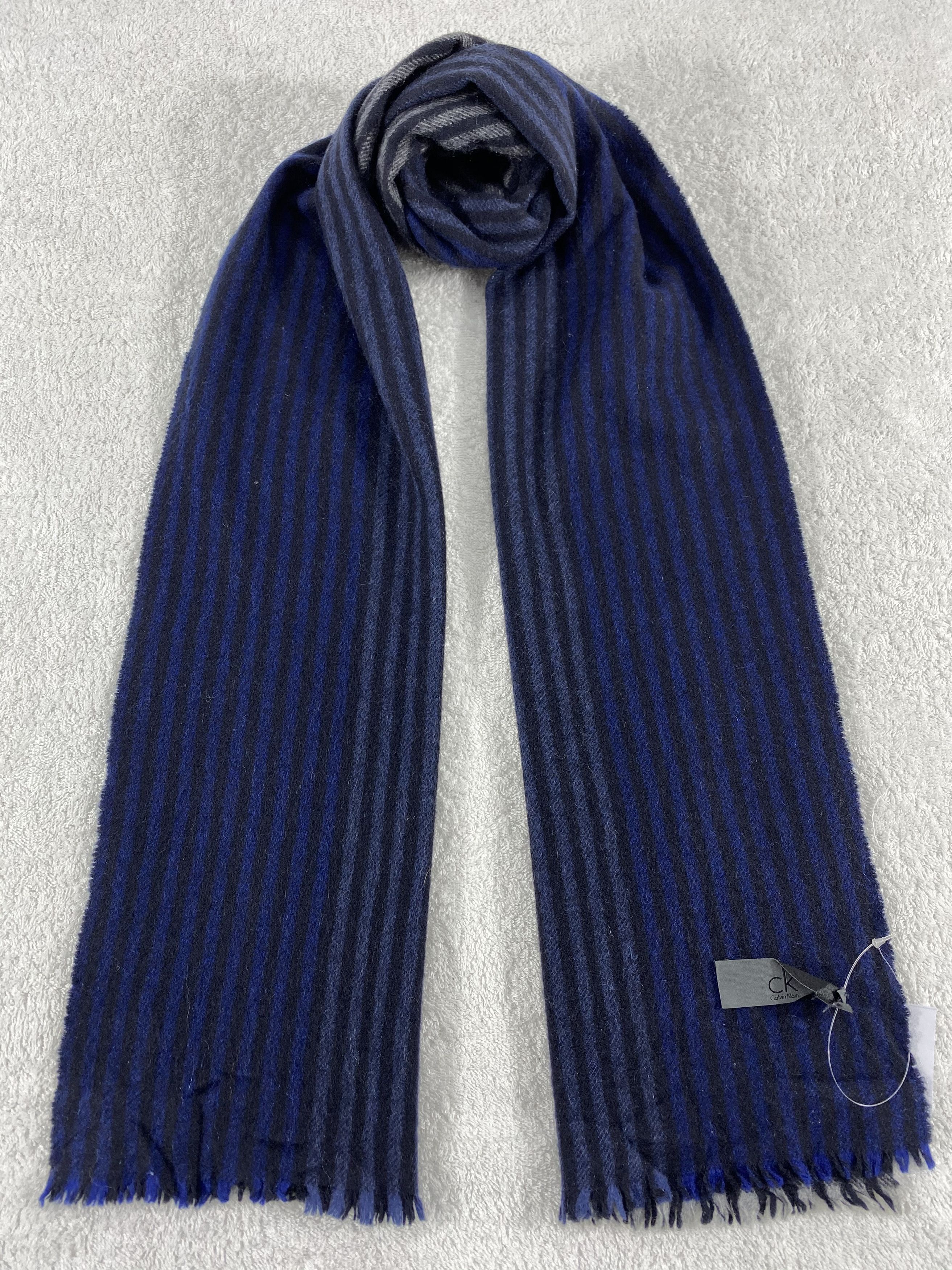 Calvin Klein Vintage Calvin Klein Scarf/Muffler/Neckwear MF782 Size ONE SIZE - 1 Thumbnail