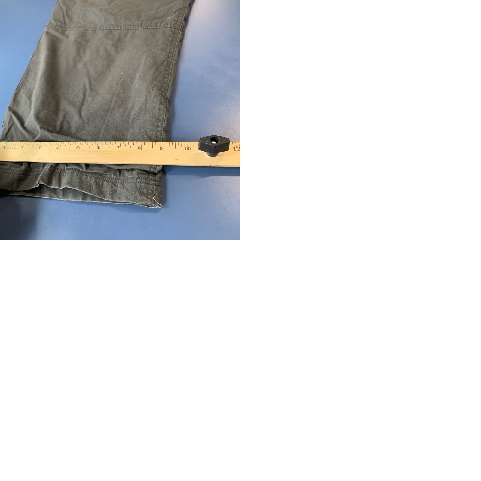 Vintage VINTAGE BC Clothing Cargo Pants Men M 34x27 Gray Cargo Pants Mens 34x27 Skateboard Baggy 90s 2000s Mens Size US 31 - 11 Thumbnail