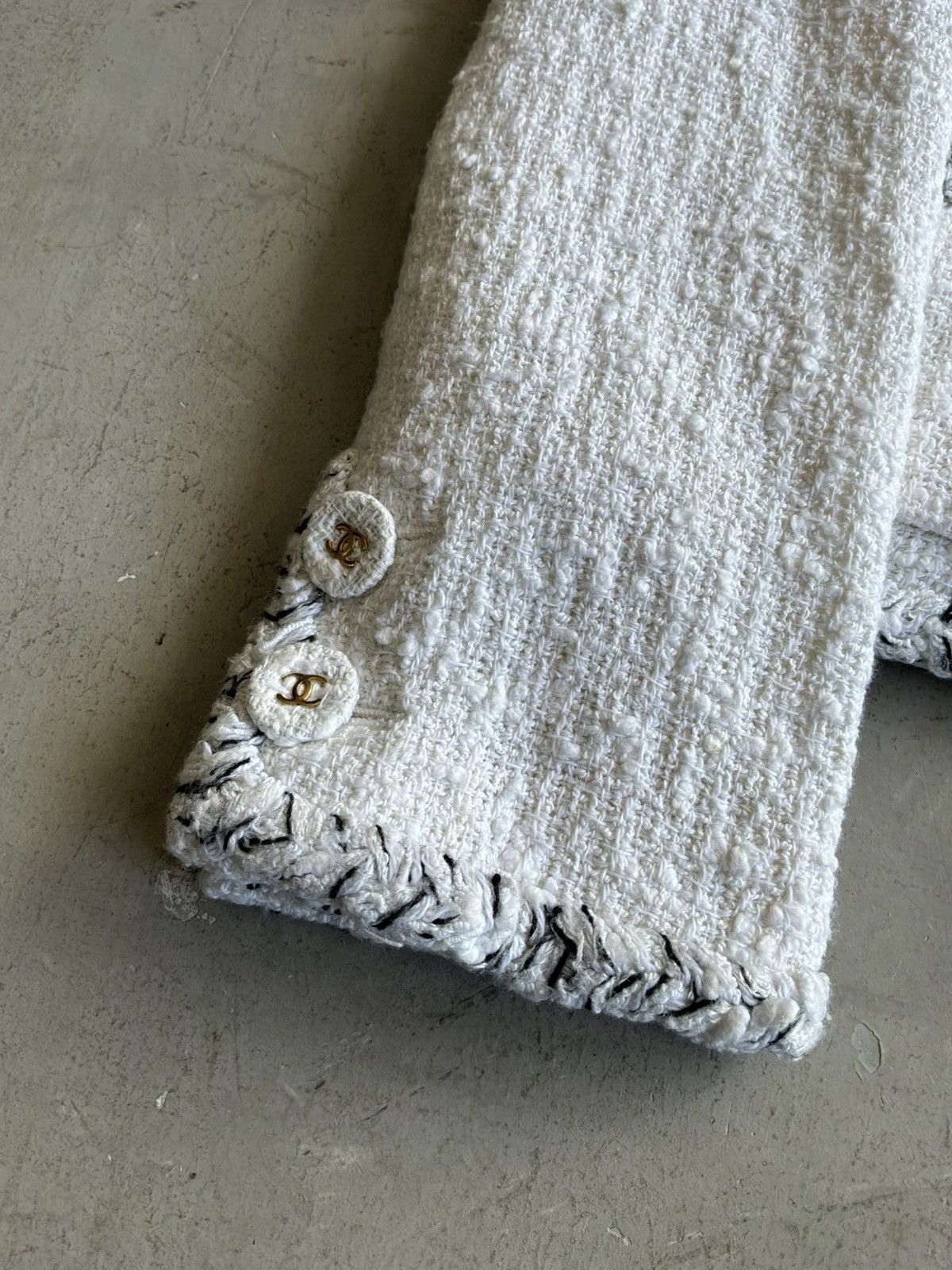 Chanel 2007 Chanel - White & Gold Tweed Blazer Size XL / US 12-14 / IT 48-50 - 7 Thumbnail