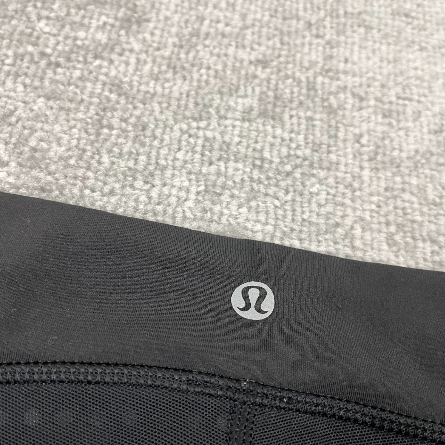 Lululemon Lululemon Stop At Nothing Crop Leggings Womens Size 6 / 17" Black Running Gym Crop Leggings Womens Size 6 Black Geometric Pattern Size 28" / US 6 / IT 42 - 3 Thumbnail