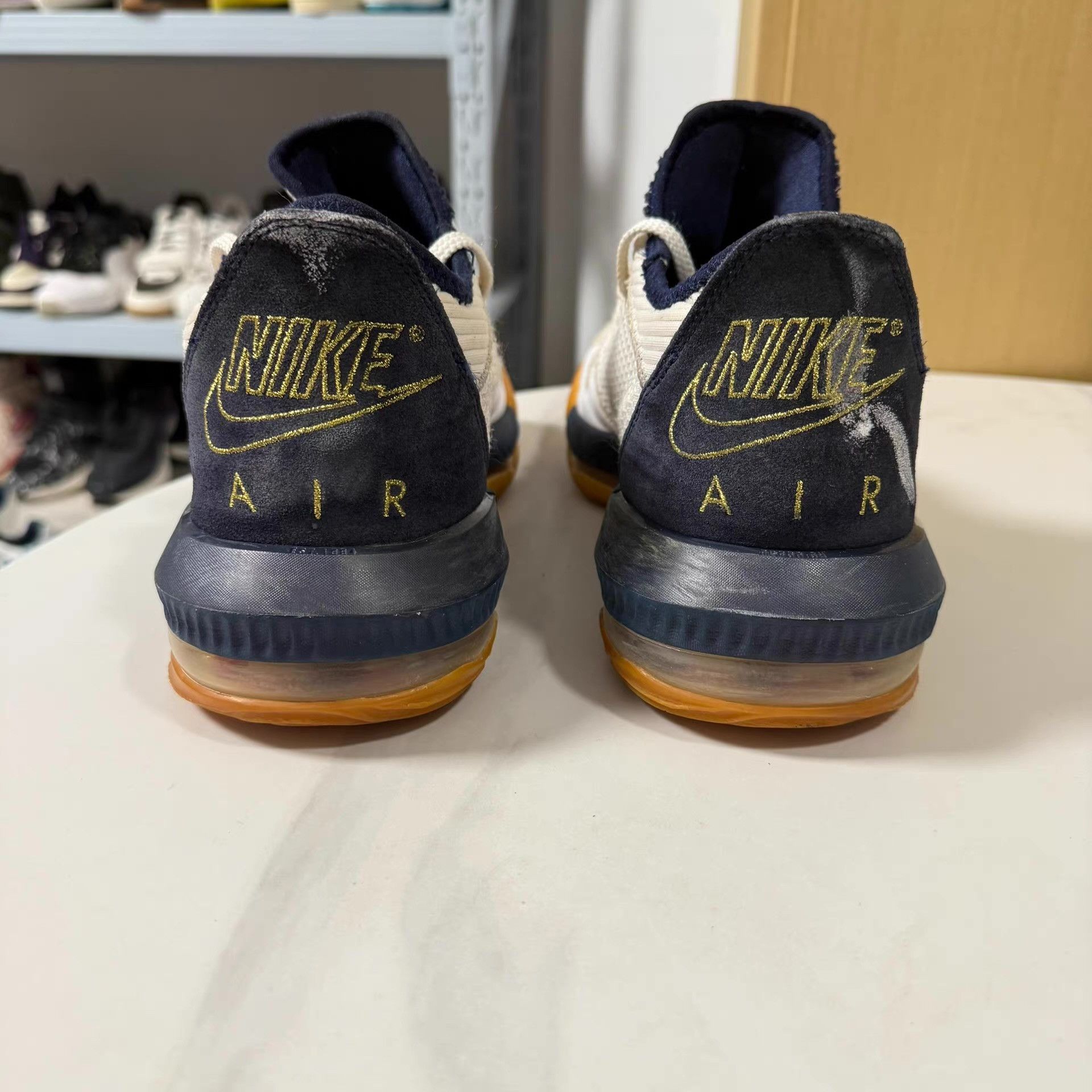 Nike Nike Zoom LeBron 16, cushioning and responsive Q10 Size US 10 / EU 43 - 3 Thumbnail