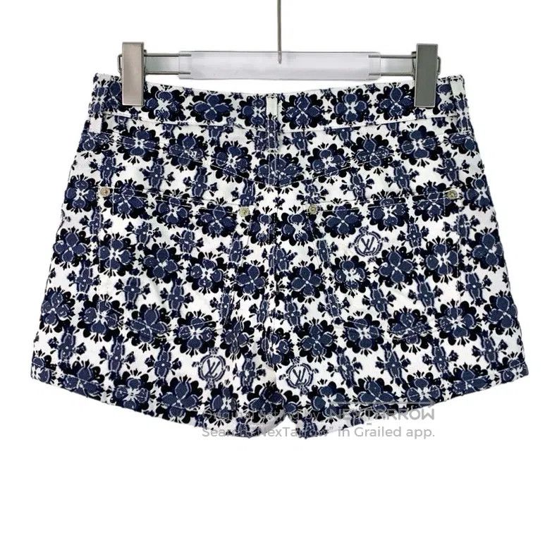 Louis Vuitton Louis Vuitton 24 Blue and White Floral Cotton Casual Denim Size US 34 / EU 50 - 2 Thumbnail