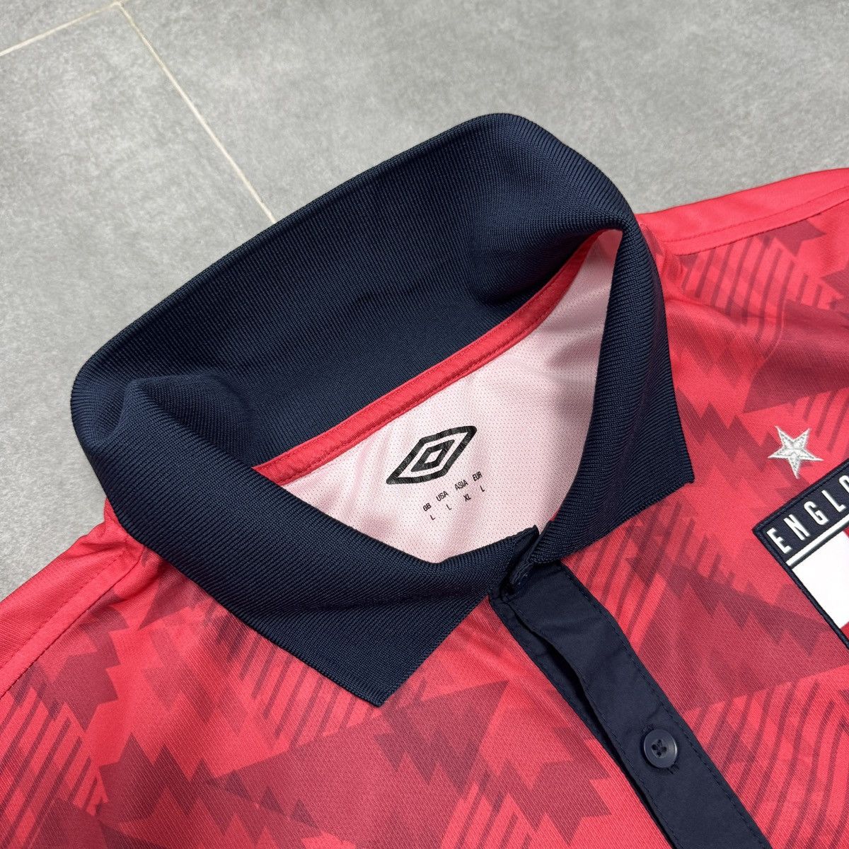 Umbro Umbro England National Team 2018 Retro Soccer Jersey Size L Size US L / EU 52-54 / 3 - 10 Thumbnail