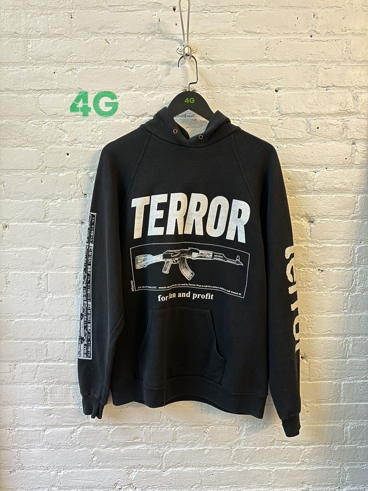 Vintage VINTAGE TERROR AK47 VINTAGE HOODIE Size US L / EU 52-54 / 3 - 1 Thumbnail
