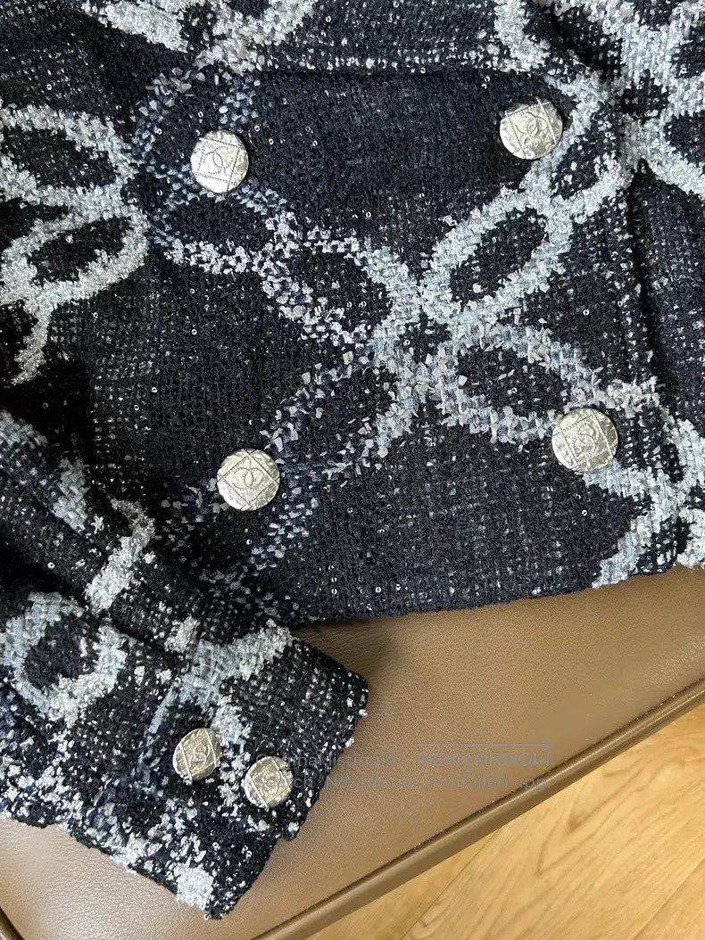 Chanel Chanel 18B black and white glitter clover beaded jacket Size XS / US 0-2 / IT 36-38 - 4 Thumbnail