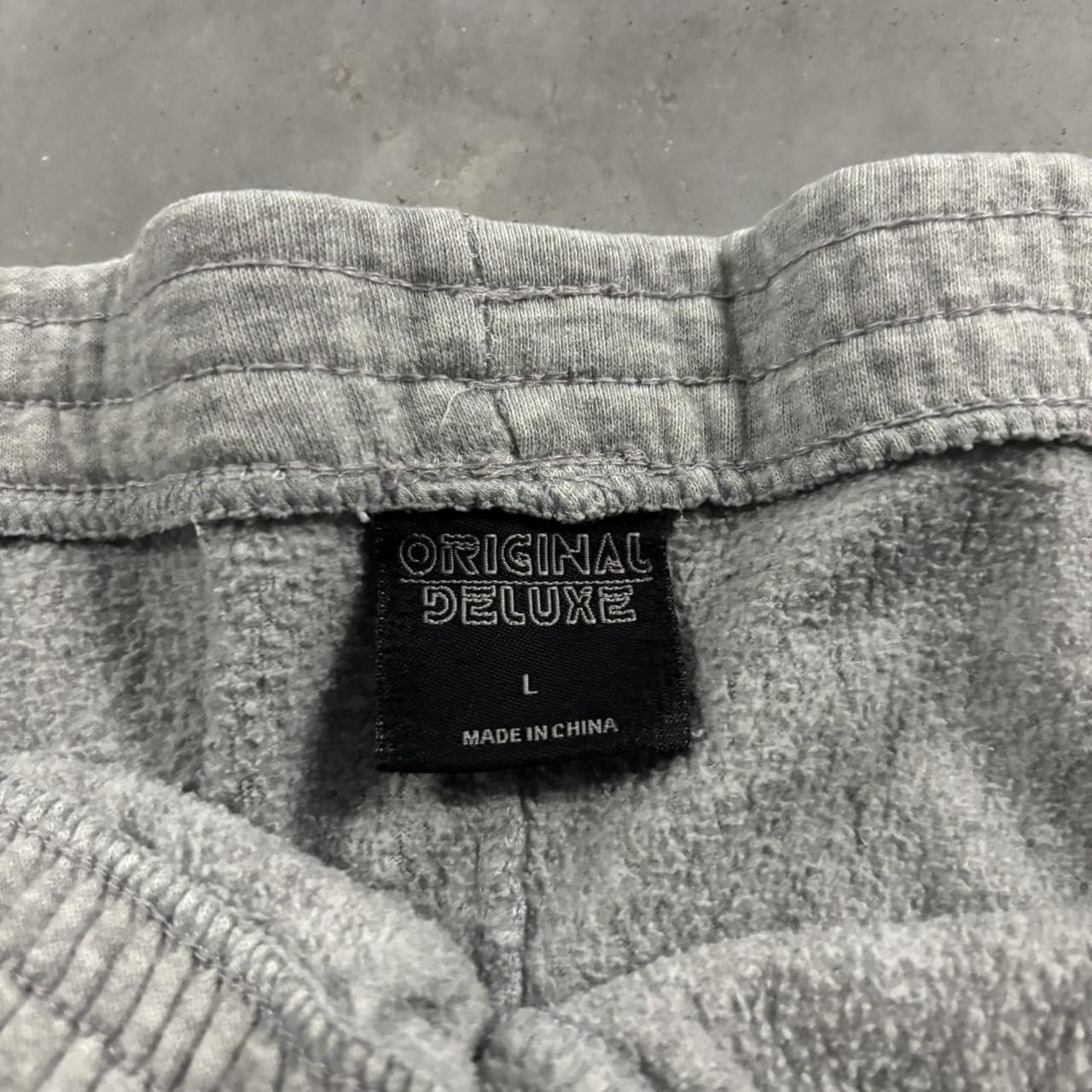 Vintage Crazy Vintage Y2K/2000s Baggy Light Grey Cargo Essential Sweatpants! Size L Size US 34 / EU 50 - 7 Thumbnail