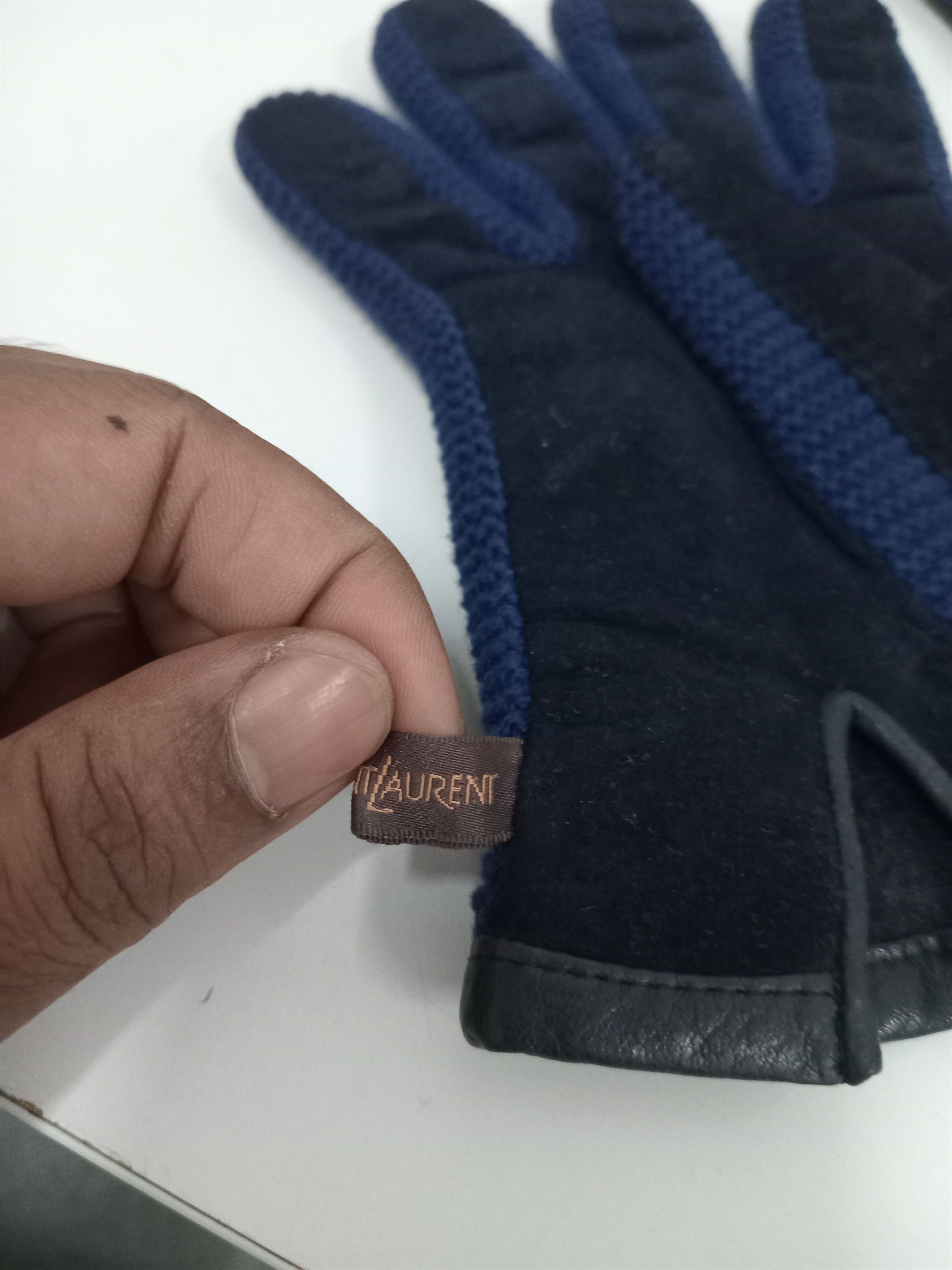 Yves Saint Laurent Yves Saint Laurent Suede Gloves Size ONE SIZE - 4 Thumbnail