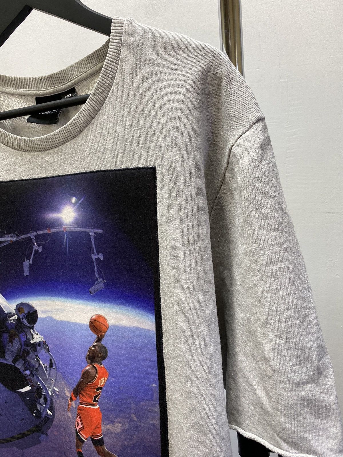 NBA Two Angel Jordan in Space NBA Basketball Sweatshirt Short SL Size US XXL / EU 58 / 5 - 7 Thumbnail