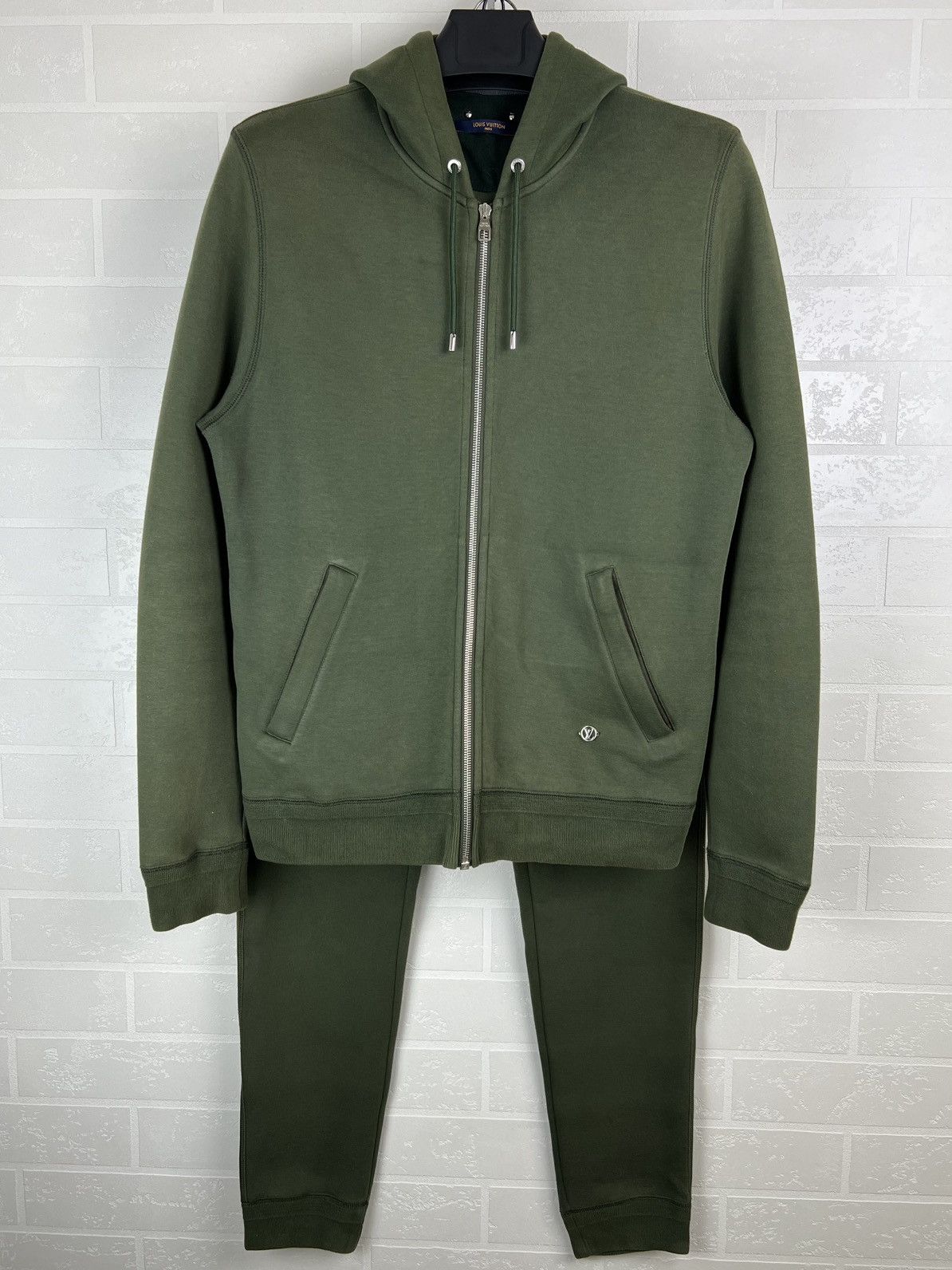 Louis Vuitton LOUIS VUITTON Sweatsuit Cotton LV Logo Zip Hoodie/Pants Set Size US M / EU 48-50 / 2 - 1 Thumbnail