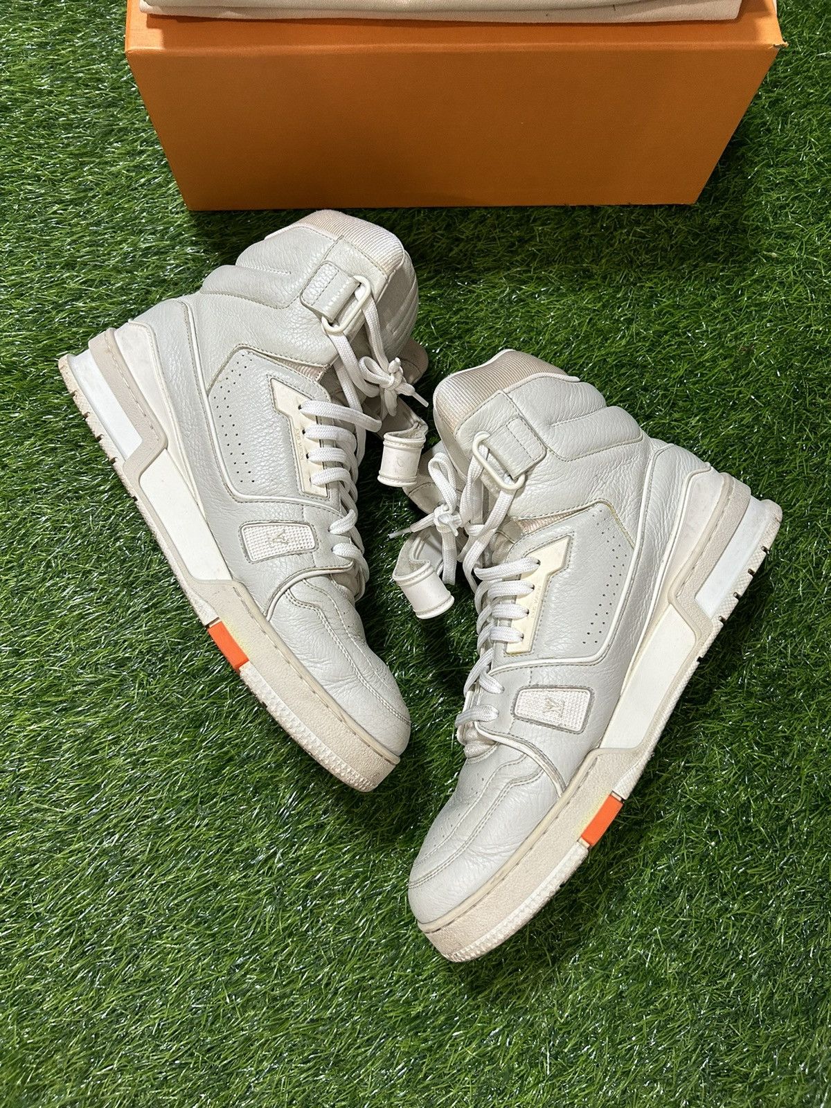 Louis Vuitton Louis Vuitton High Top Trainer Size US 8 / EU 41 - 2 Thumbnail