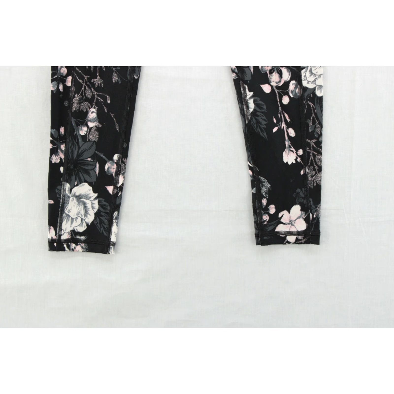 Victoria's Secret Victoria's Secret Leggings Women’s 6 Black Floral Athleisure Women’s Size 28" / US 6 / IT 42 - 7 Thumbnail