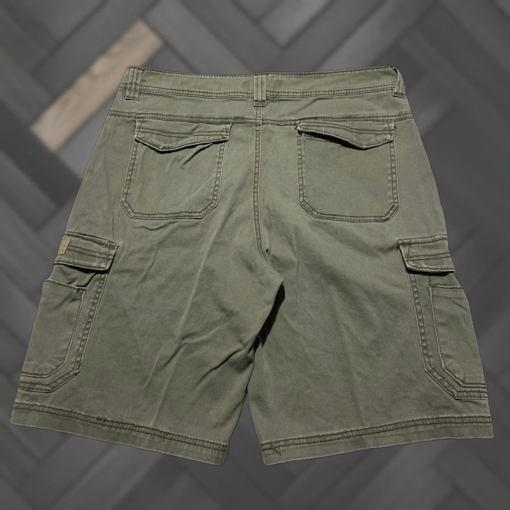 Vintage Unionbay Mens Cargo Shorts Size 36 Olive Green Multi Pocket Casual Cargo Shorts Regular Fit Men 36 Green Size US 36 / EU 52 - 1 Thumbnail