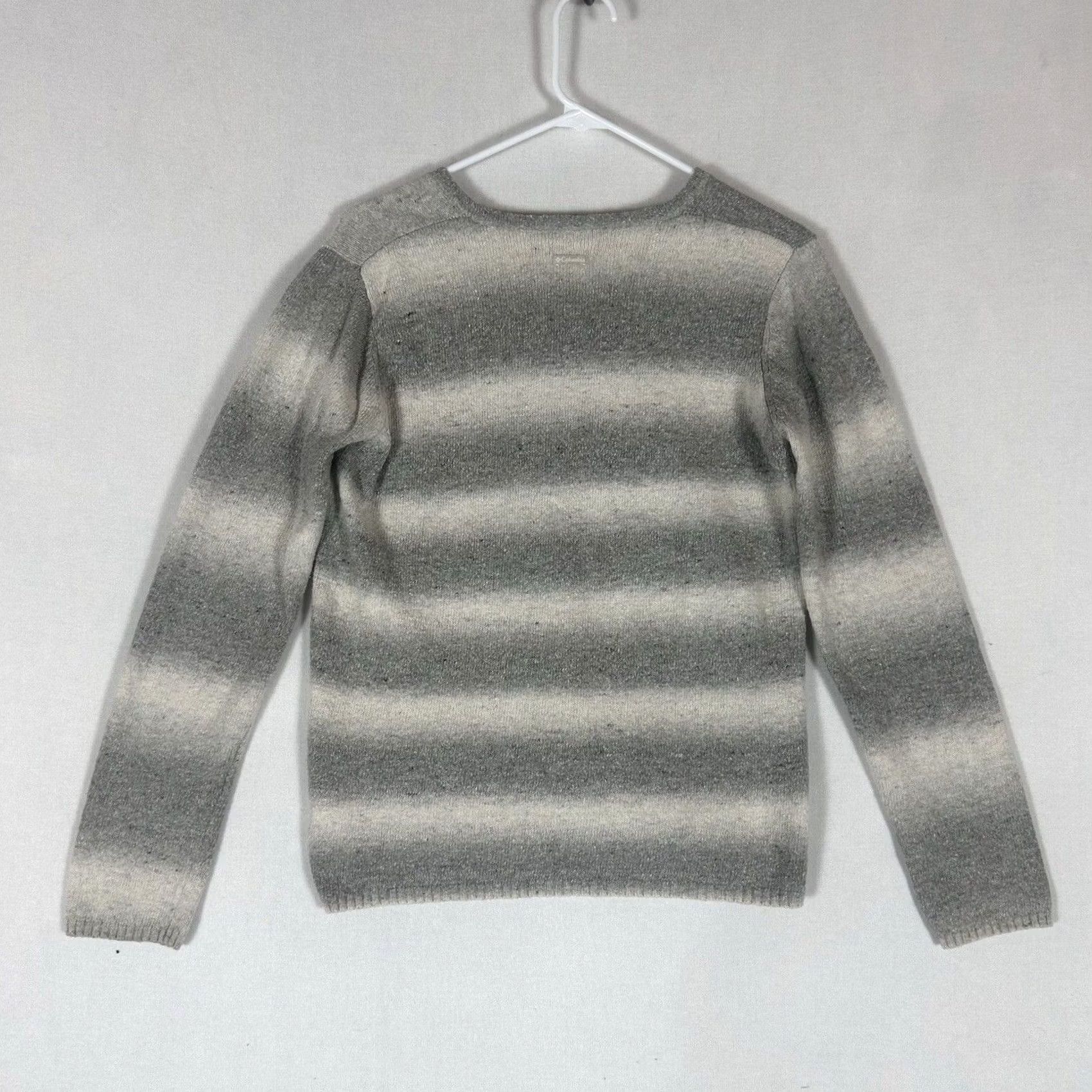 Vintage Columbia Women's Large V-Neck Sweater Gray Striped Knit Cropped? No, keep: Columbia Womens Large V-Neck Sweater Gray Striped Casual Long Sleeve Cotton Size L / US 10 / IT 46 - 5 Thumbnail