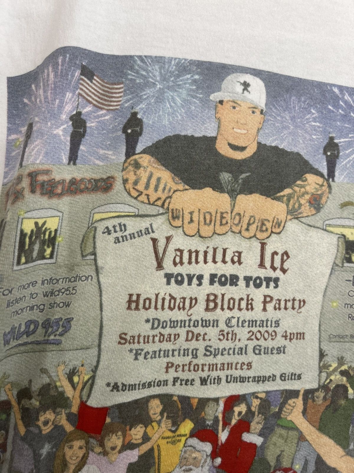 Vintage 09 Vanilla Ice Toys for Tots Holiday Block Party Graphic Tee Size US S / EU 44-46 / 1 - 5 Thumbnail