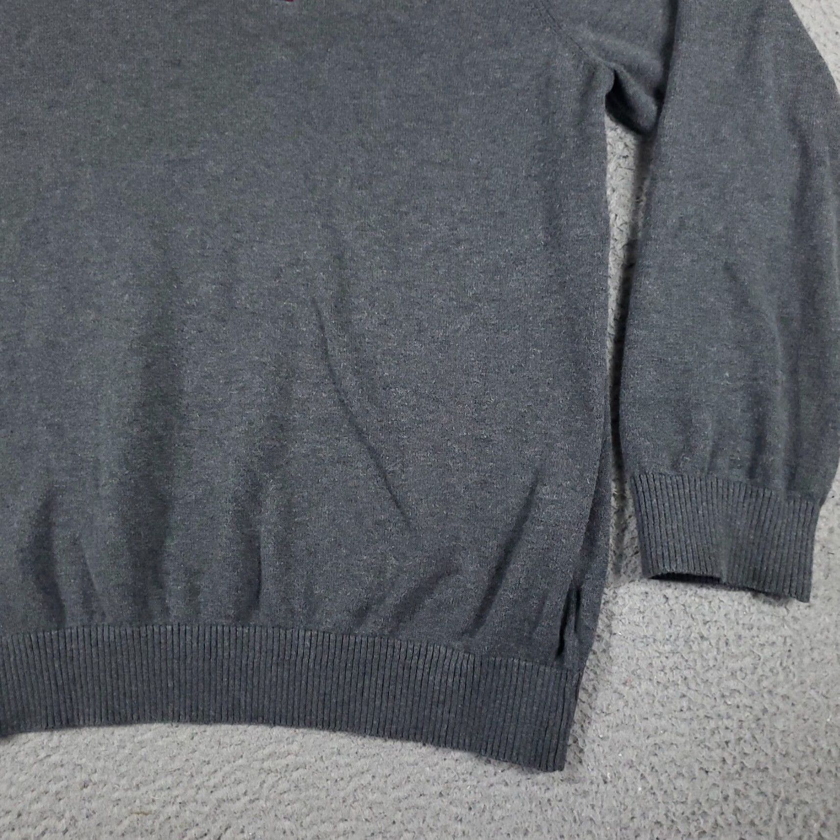 Tommy Hilfiger VINTAGE Tommy Hilfiger Sweater Men's 2XL Pullover V-Neck Gray Casual Knit Logo Fall Winter Men's Size US XXL / EU 58 / 5 - 5 Thumbnail